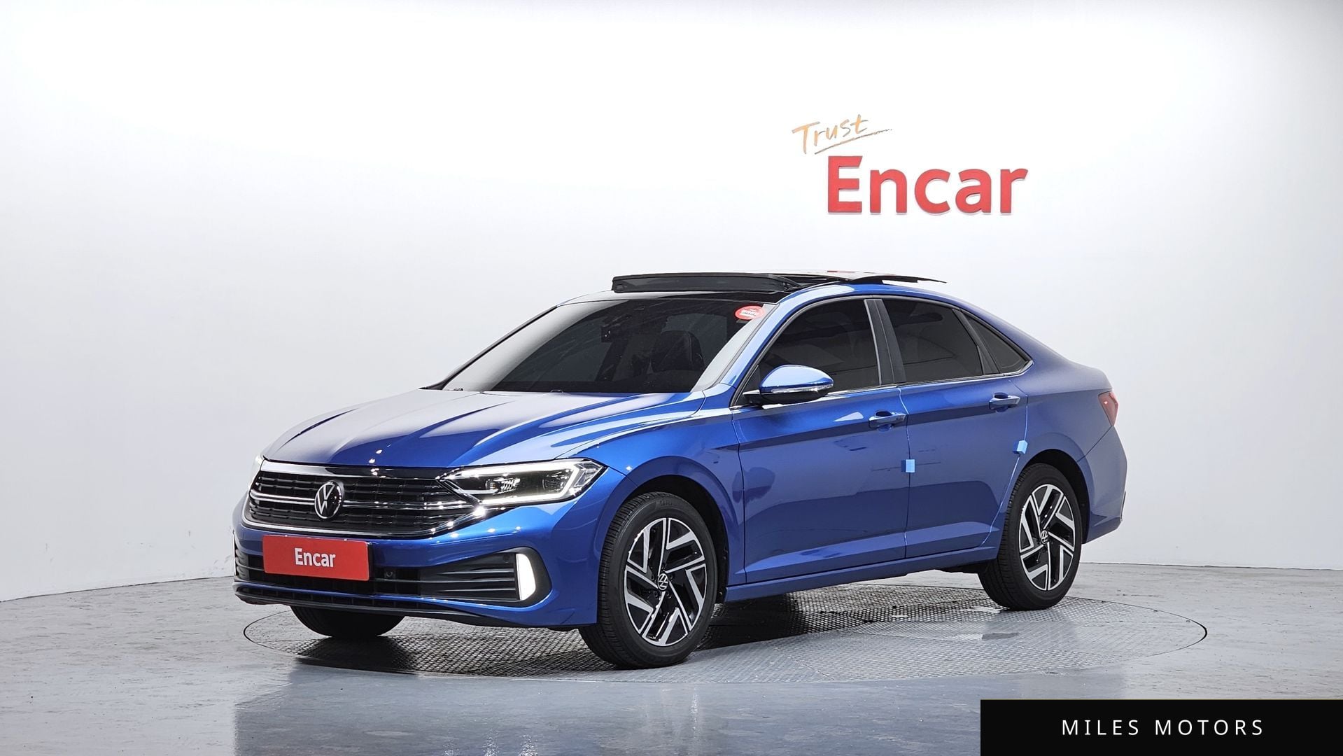 Volkswagen Jetta 2023 — фото 1 из 12