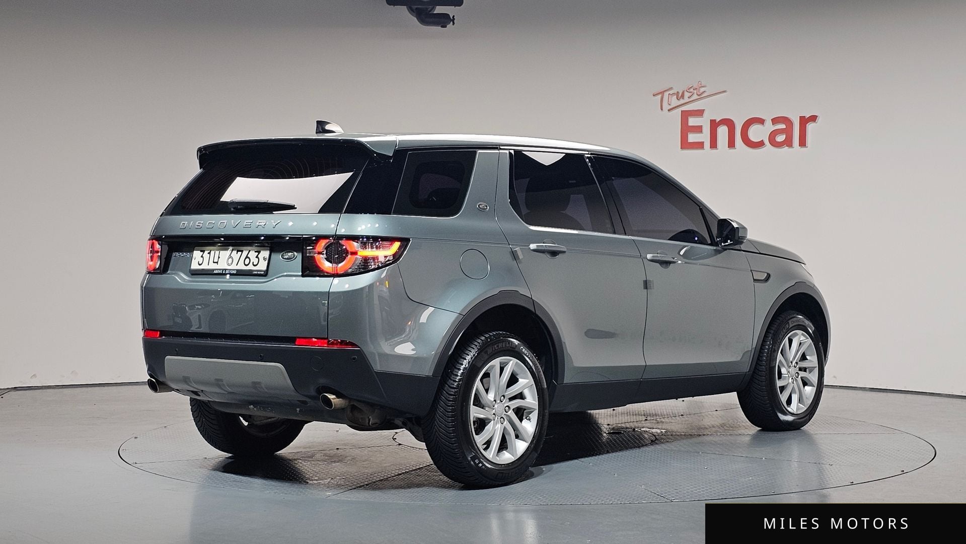 Land Rover Discovery Sport 2017 — фото 1 из 12