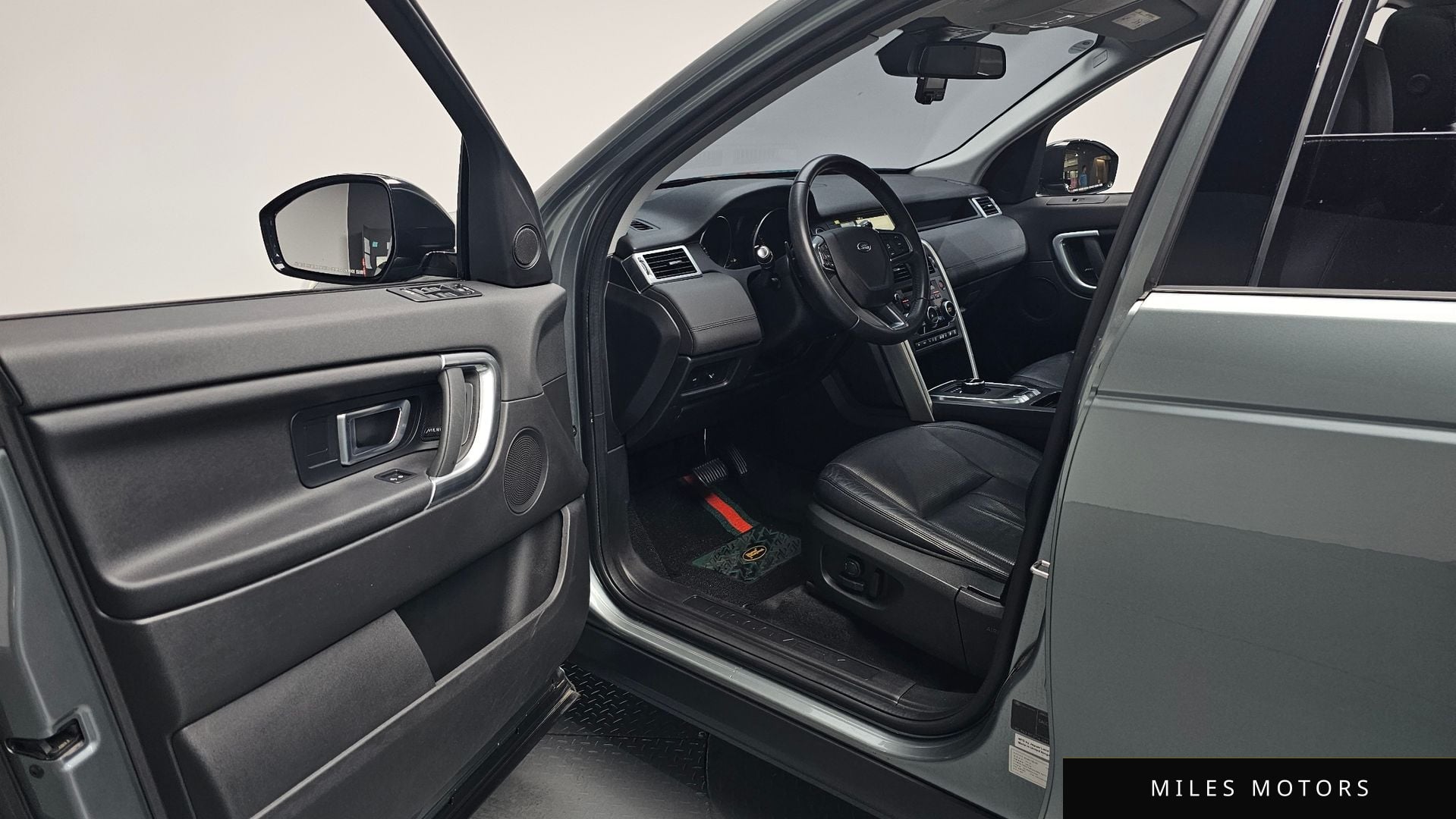 Land Rover Discovery Sport 2017 — миниатюра 12