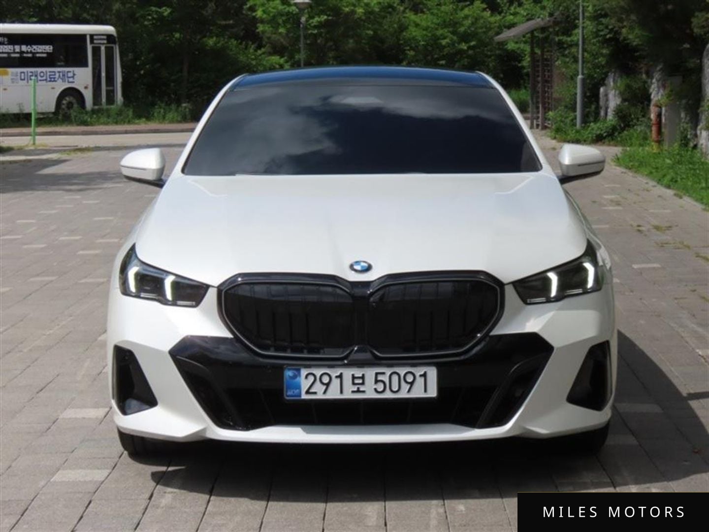 BMW 5 Series (G60) 2026 — миниатюра 3
