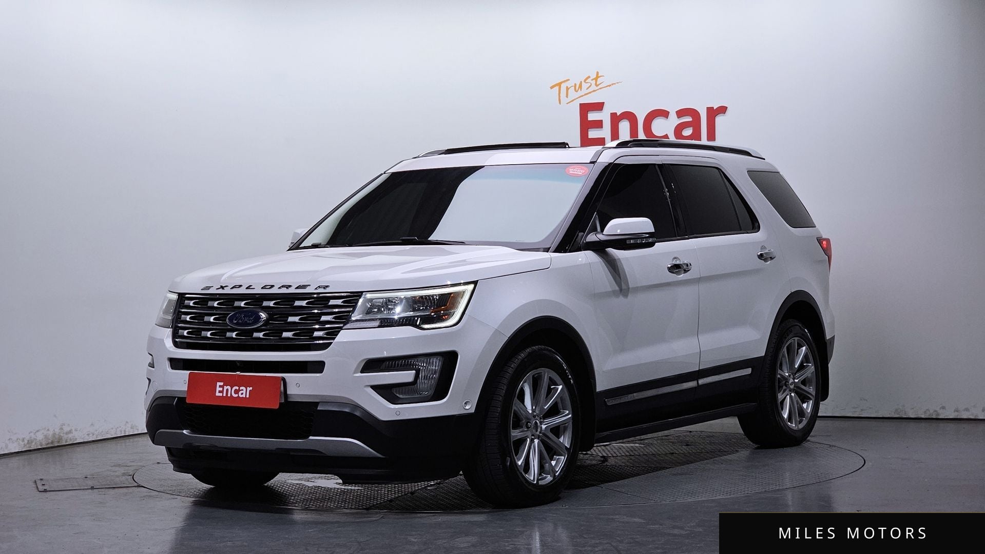 Ford Explorer 2016 — фото 1 из 12