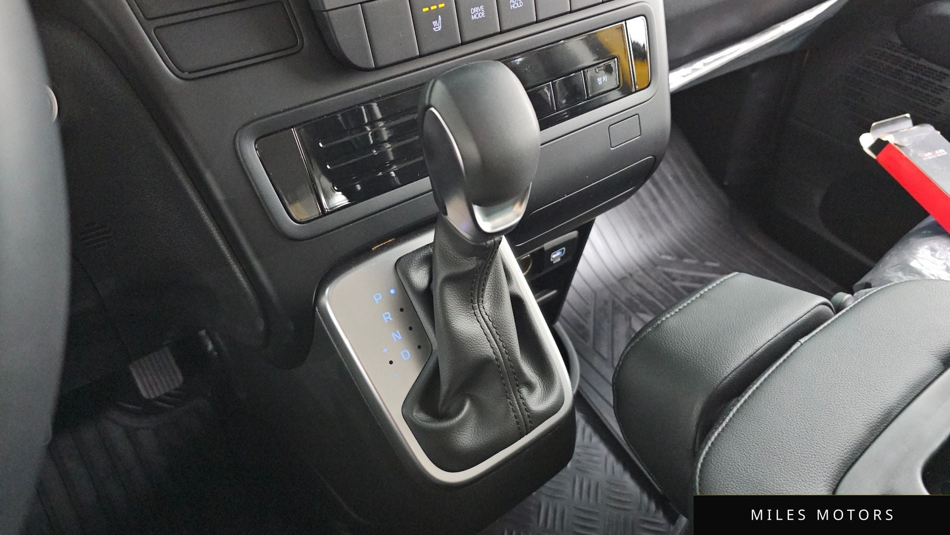 Hyundai Staria 2025 — миниатюра 12