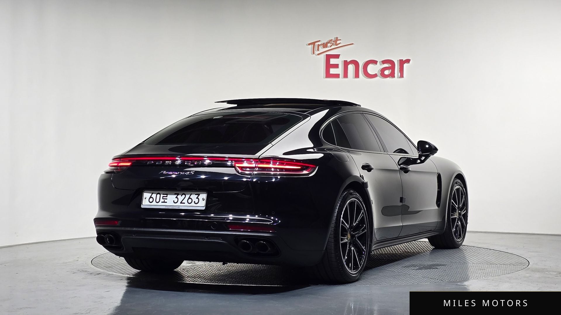 Porsche Panamera 2019 — миниатюра 2