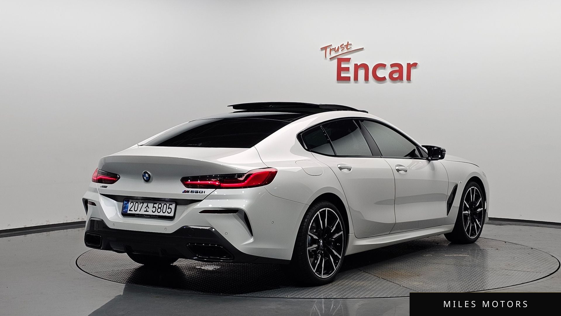 BMW 8 Series (G15) 2025 — фото 1 из 12
