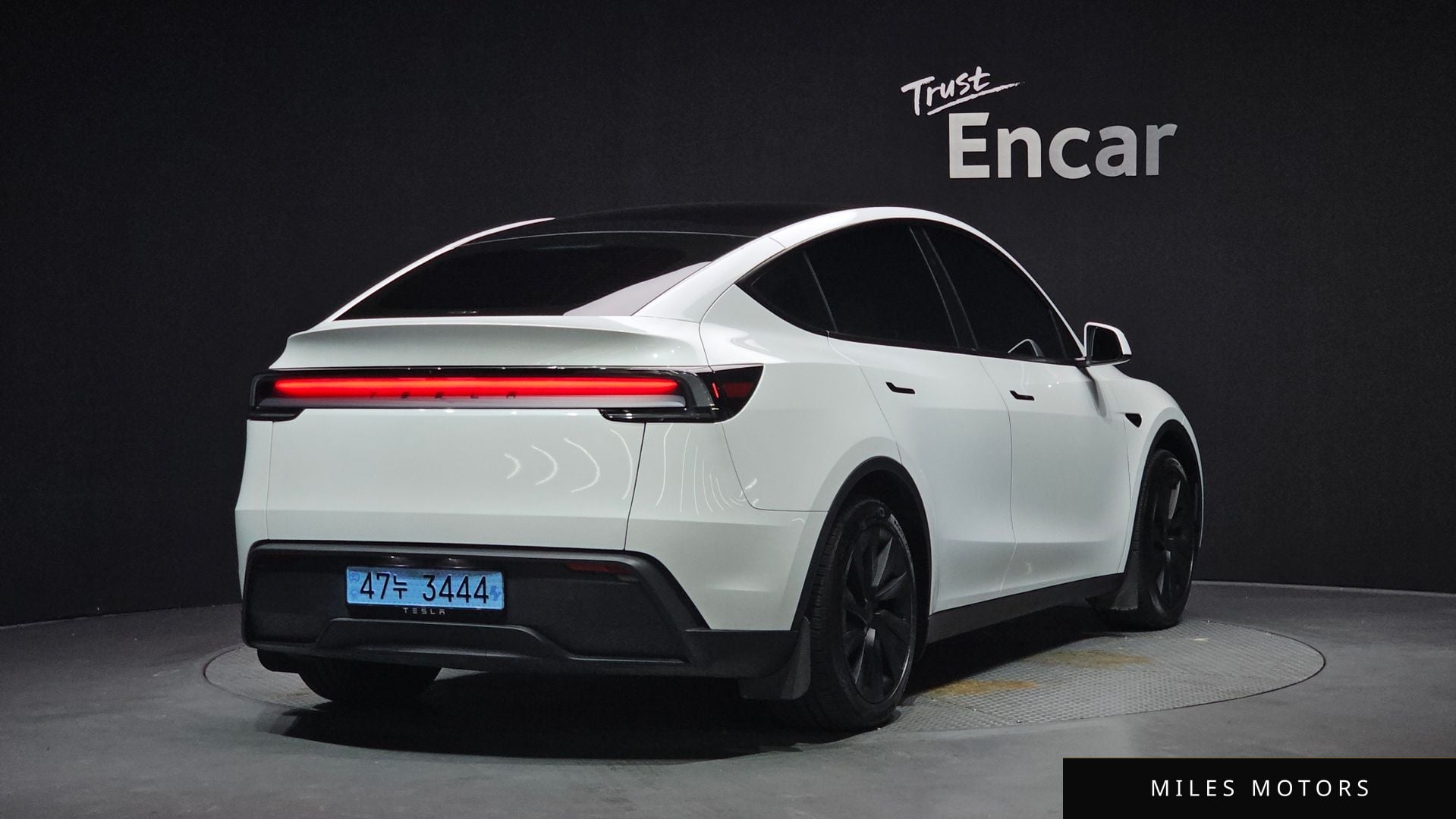 Tesla Model Y 2025 — миниатюра 2