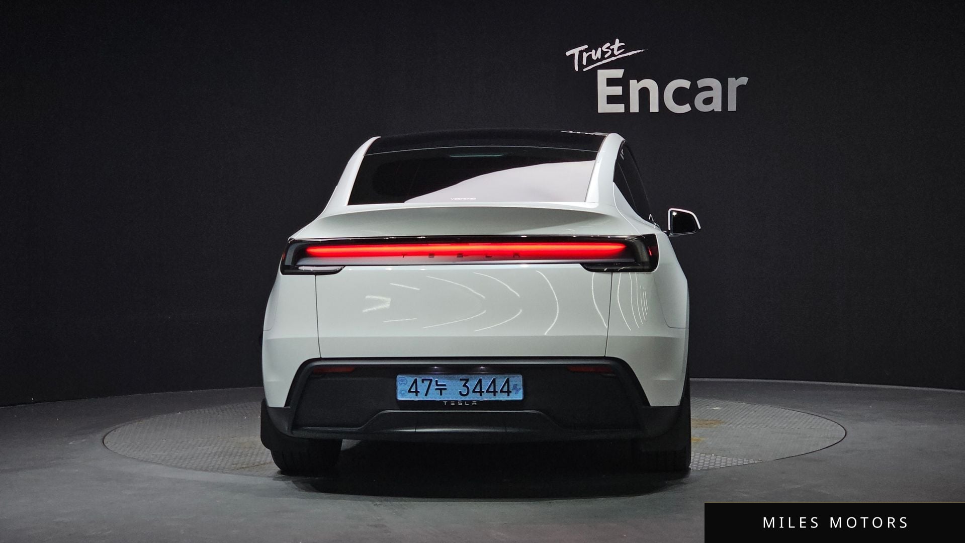 Tesla Model Y 2025 — миниатюра 4