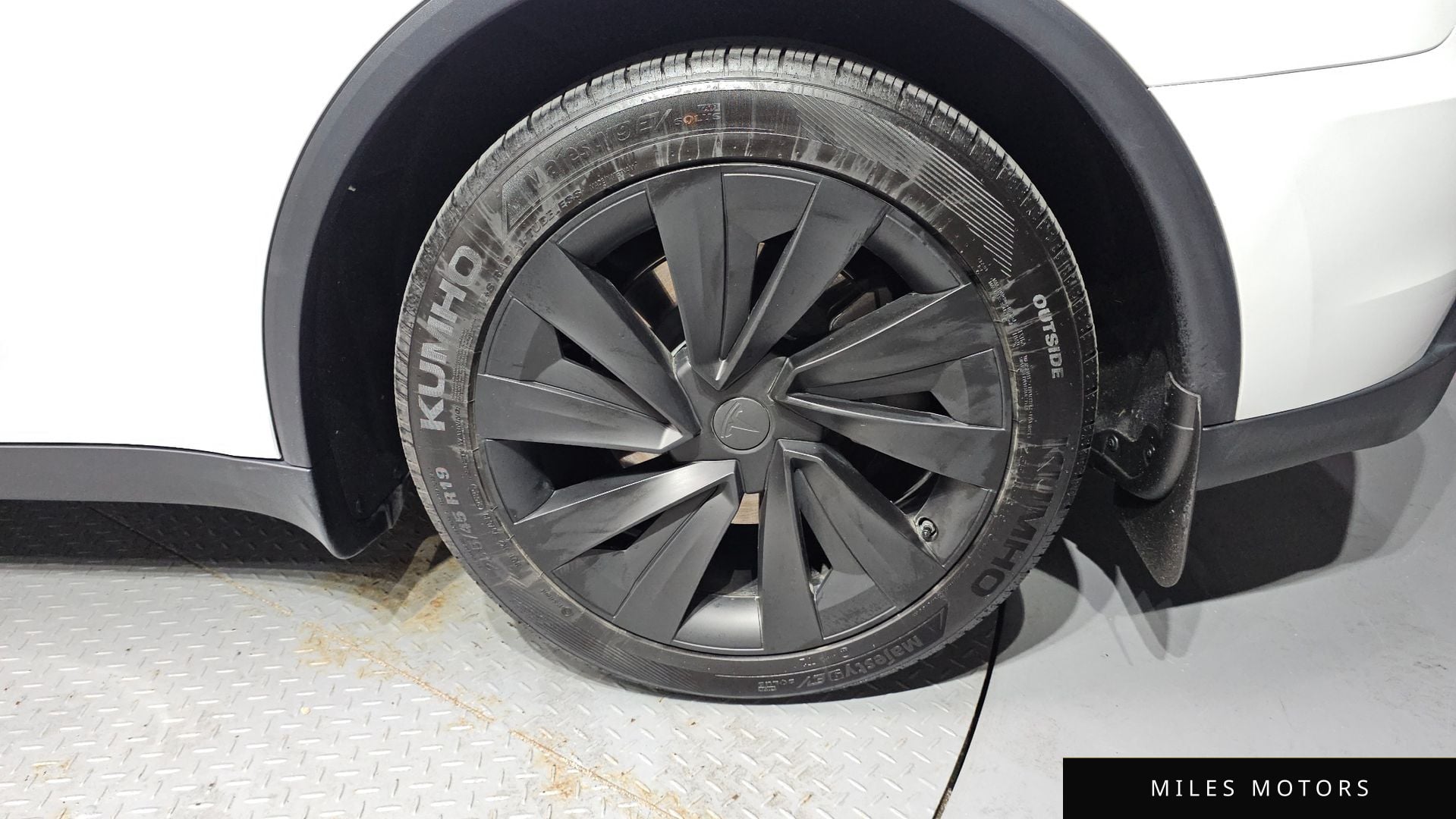 Tesla Model Y 2025 — миниатюра 7