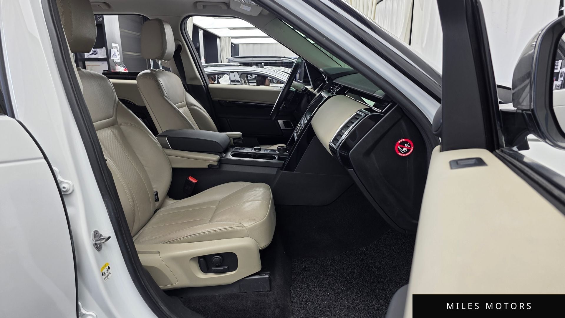 Land Rover Discovery 2019 — миниатюра 11
