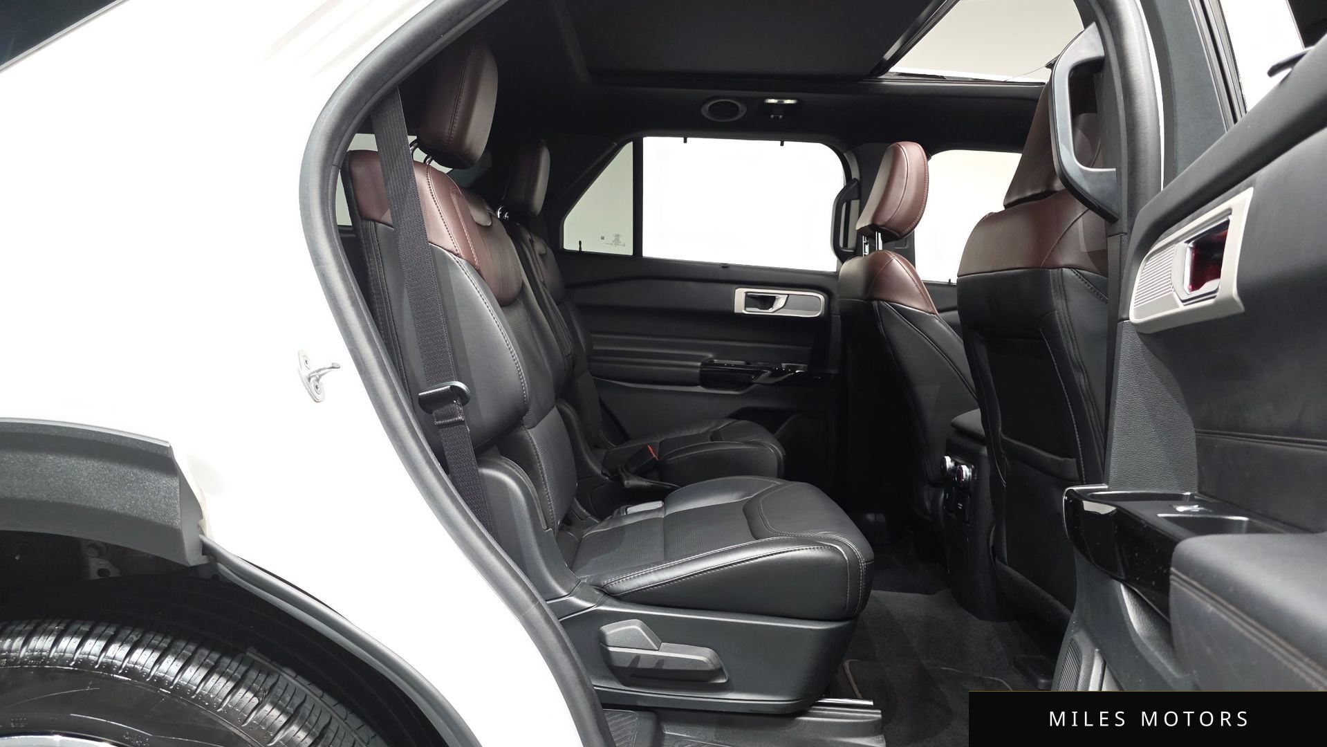 Ford Explorer 2022 — миниатюра 11