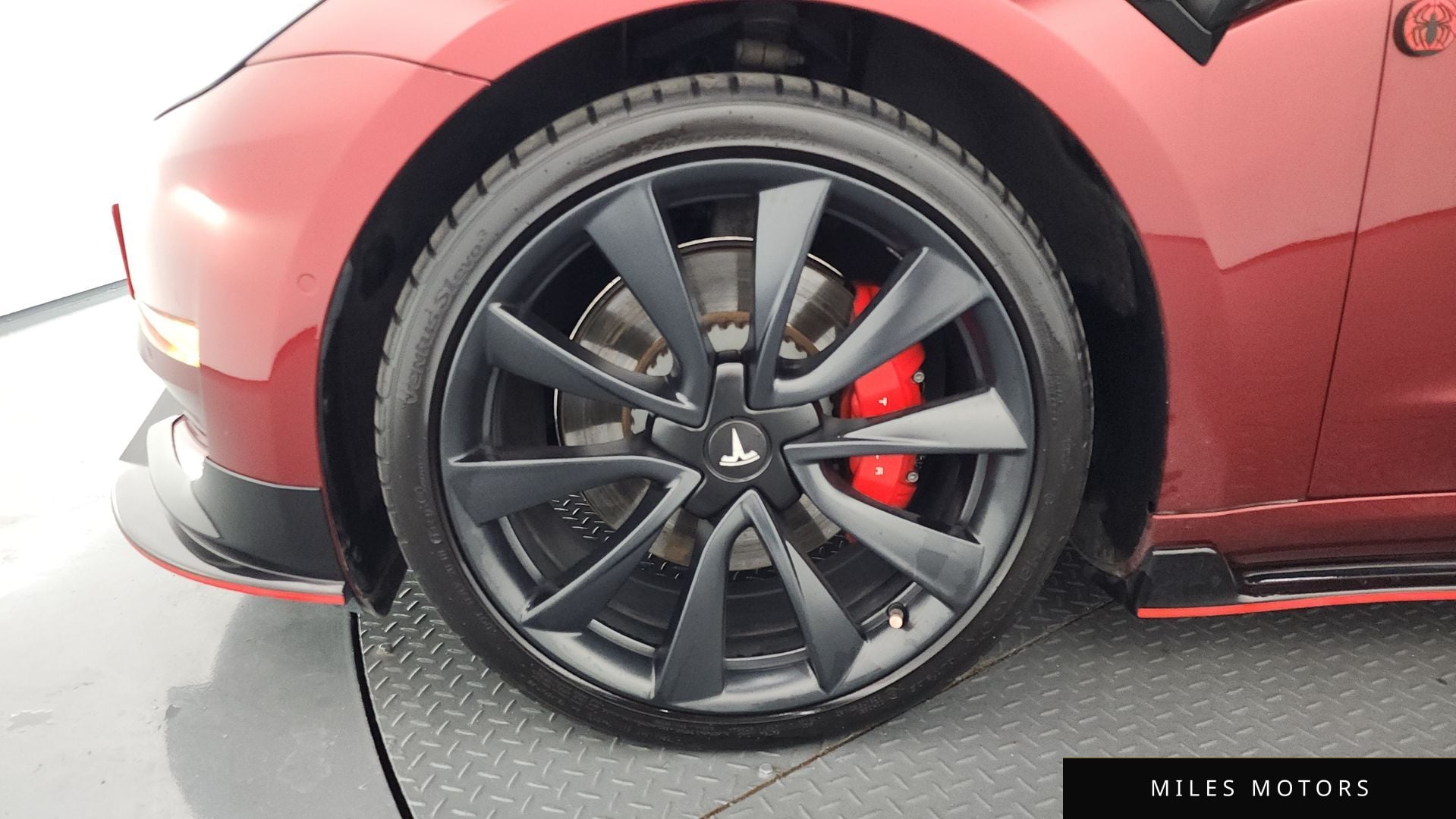 Tesla Model 3 2020 — миниатюра 5