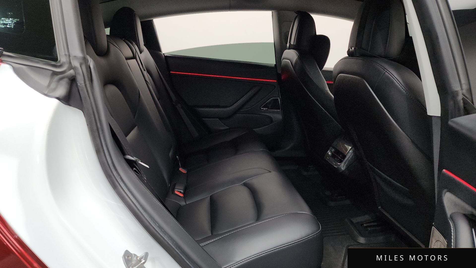 Tesla Model 3 2020 — миниатюра 11