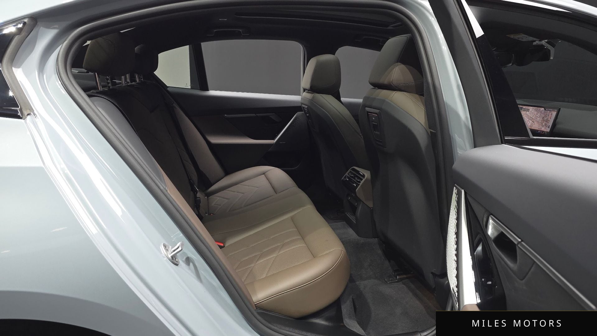 BMW 5 Series (G60) 2026 — миниатюра 11