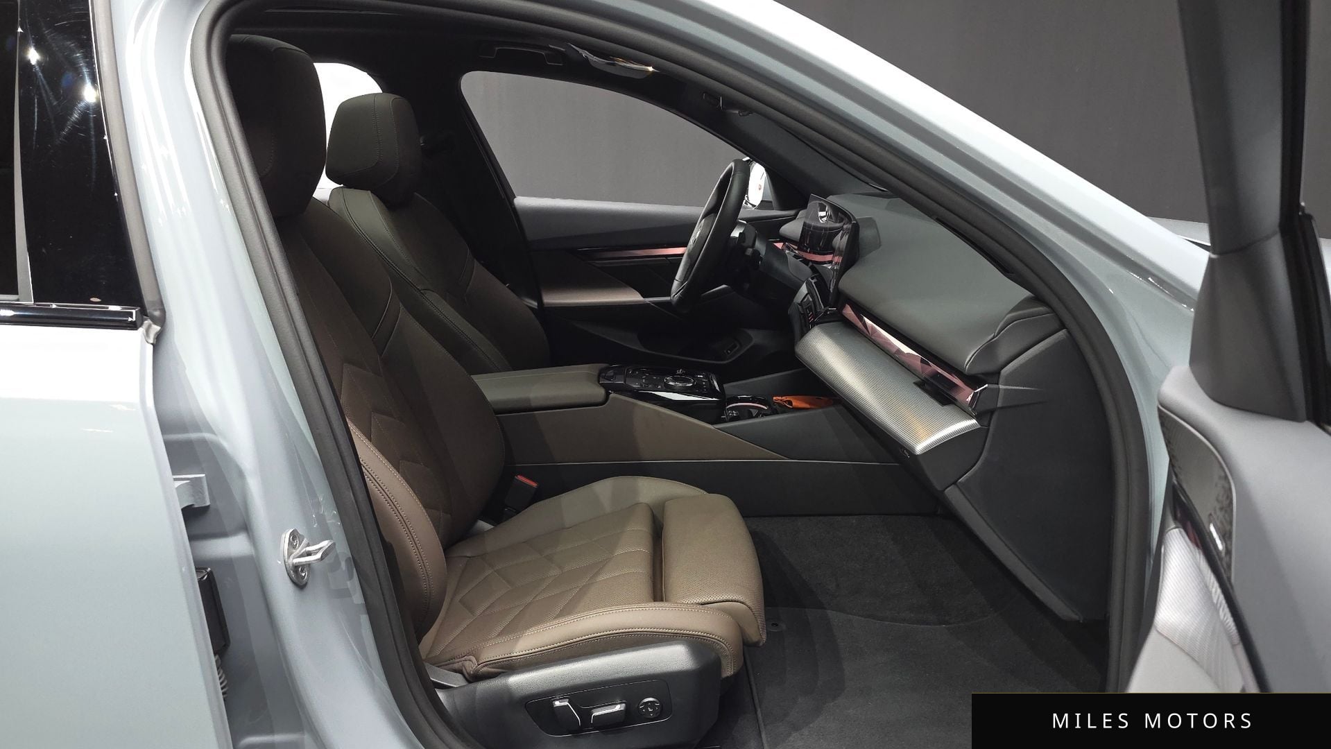 BMW 5 Series (G60) 2026 — миниатюра 12