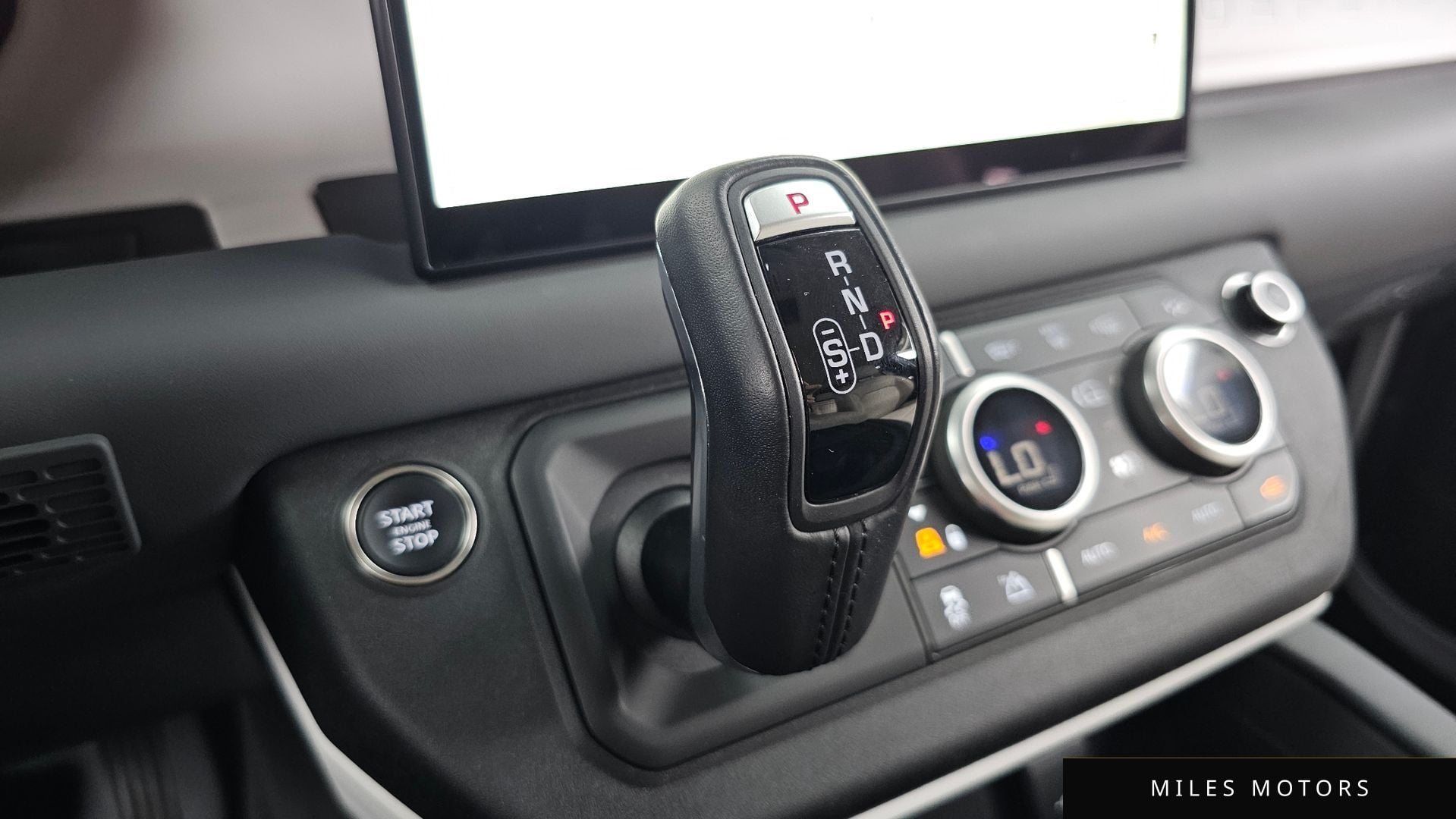 Land Rover Defender 2023 — миниатюра 12