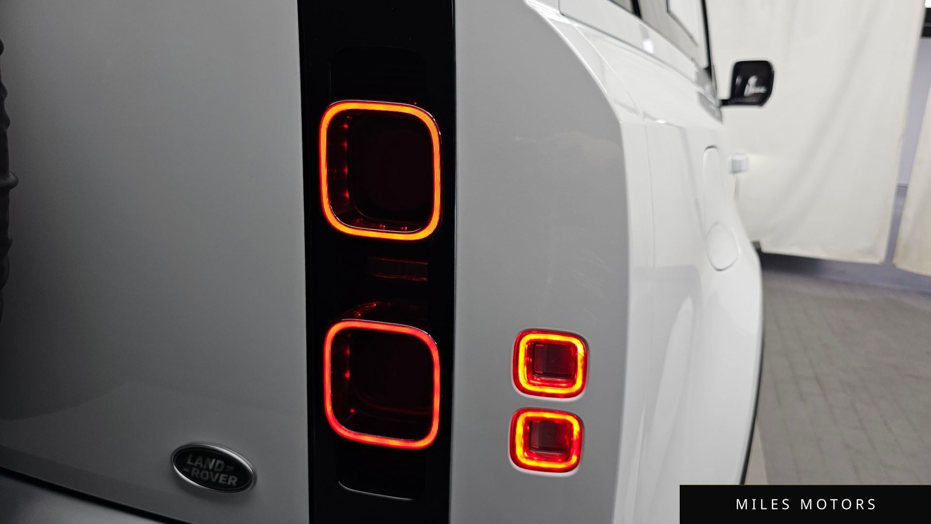 Land Rover Defender 2023 — миниатюра 9