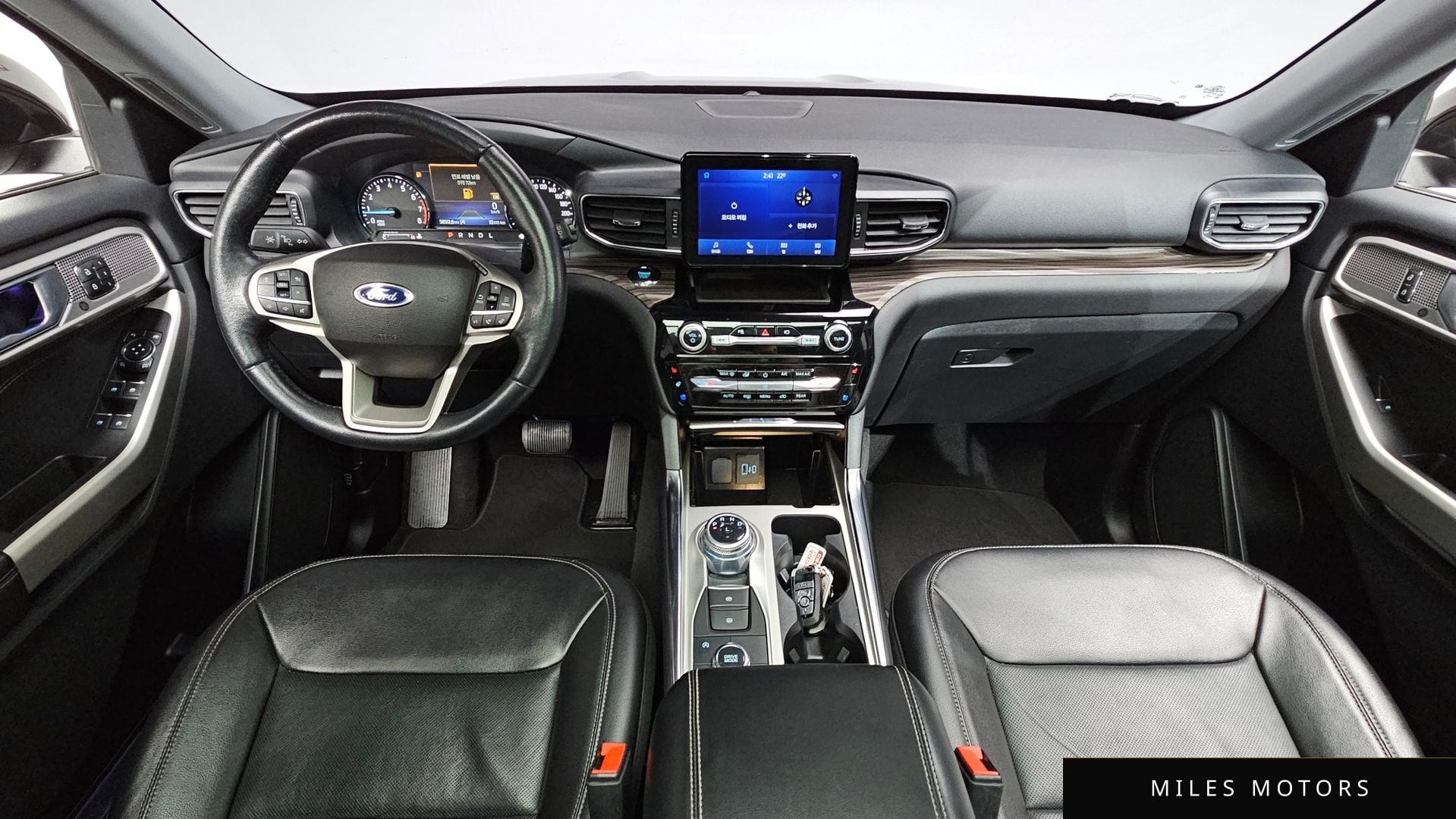 Ford Explorer 2022 — миниатюра 10