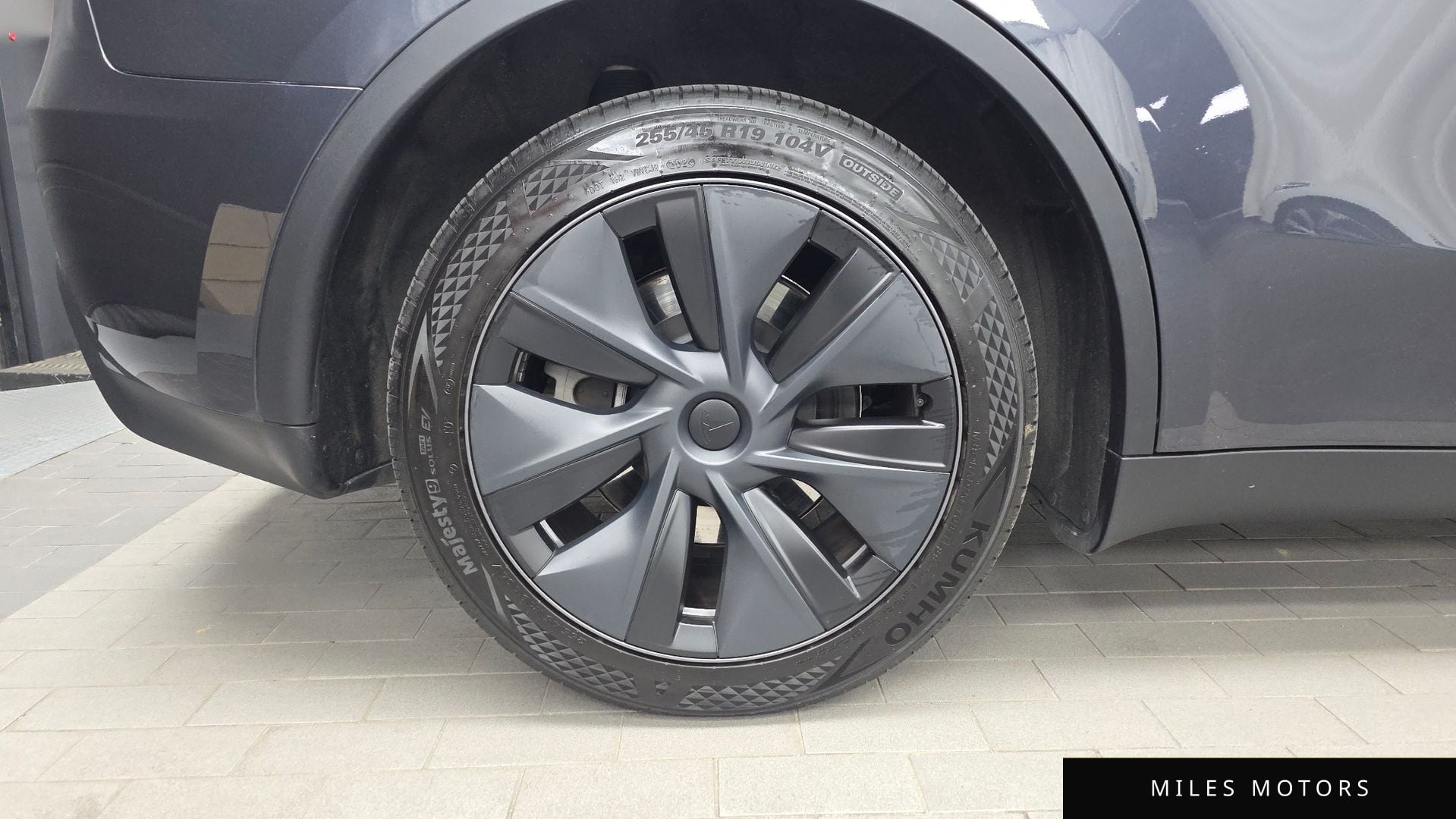 Tesla Model Y 2024 — миниатюра 5