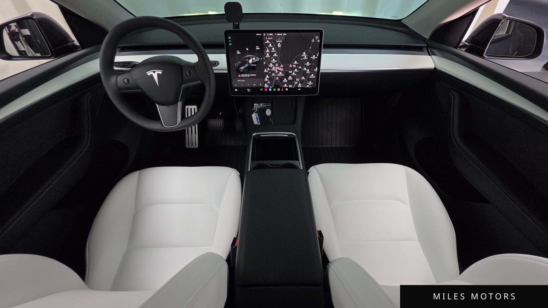 Tesla Model Y 2024 — миниатюра 10