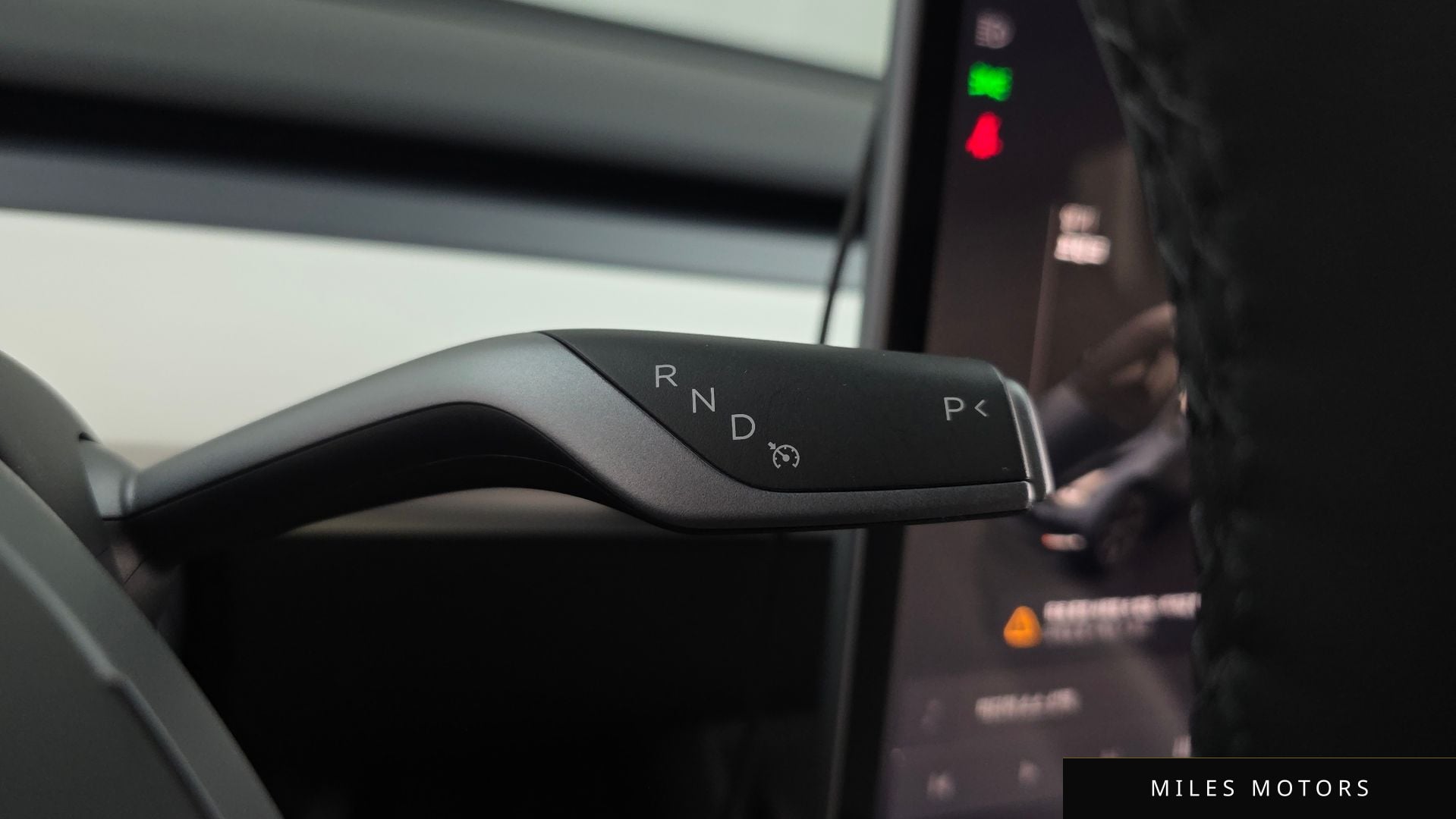 Tesla Model Y 2024 — миниатюра 12