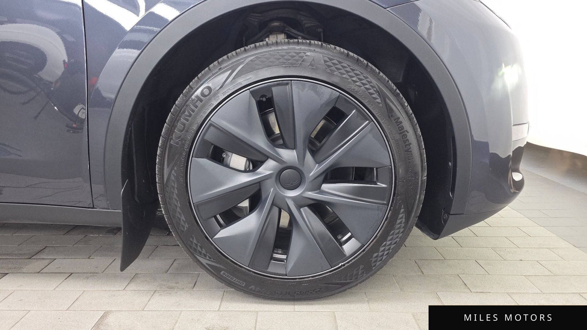Tesla Model Y 2024 — миниатюра 7