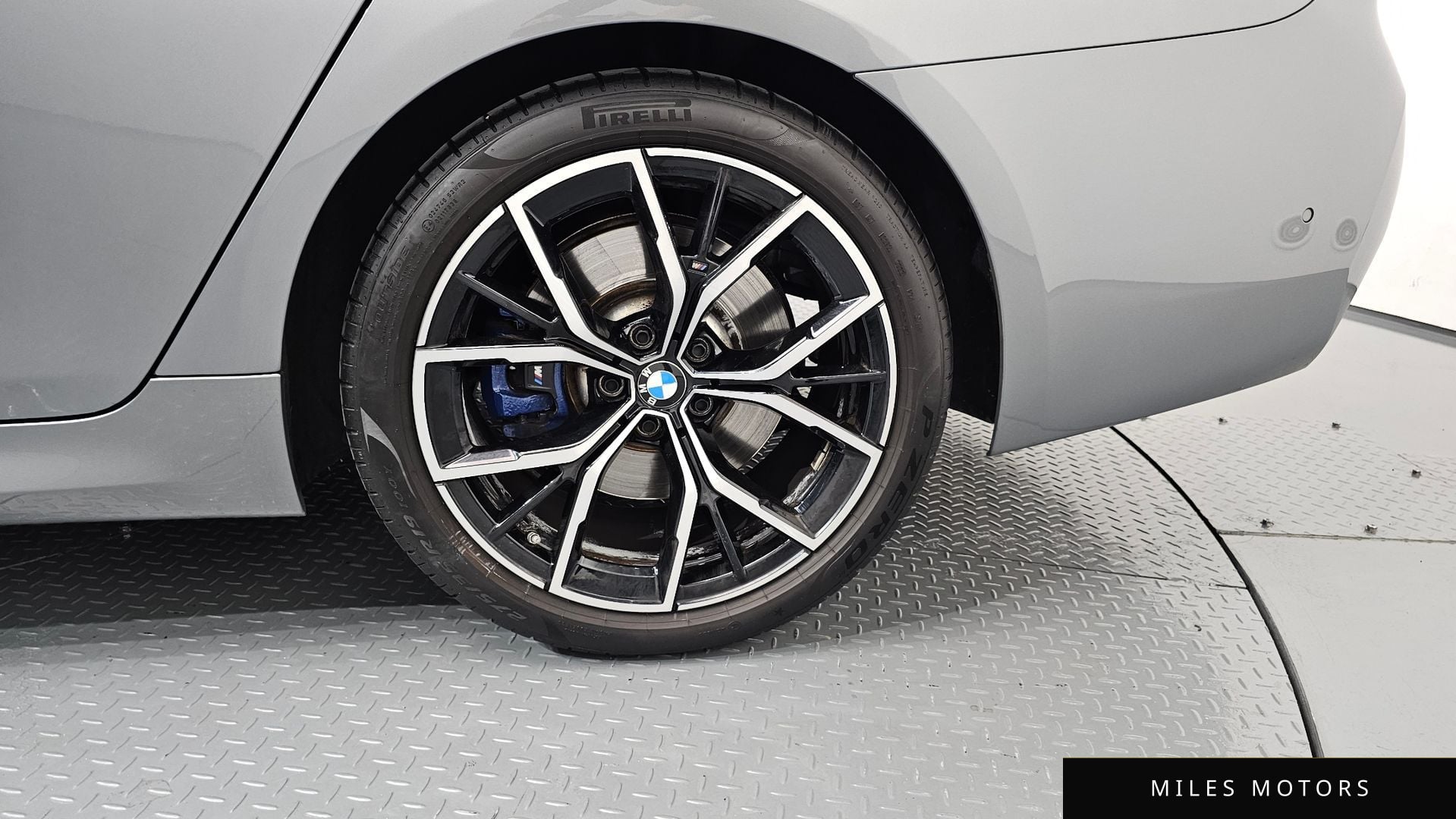 BMW 5 Series (G30) 2023 — миниатюра 7
