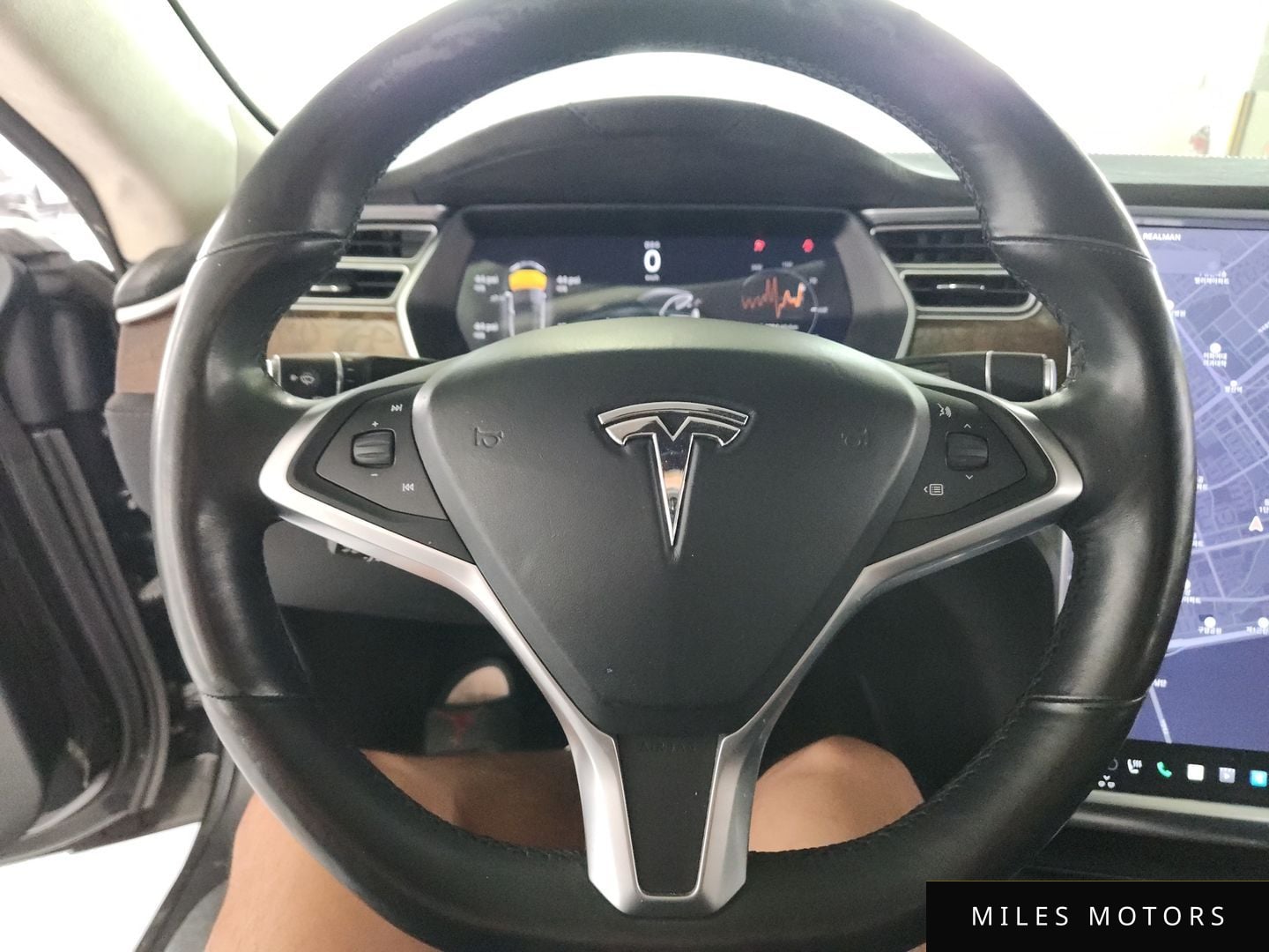 Tesla Model S 2017 — миниатюра 9