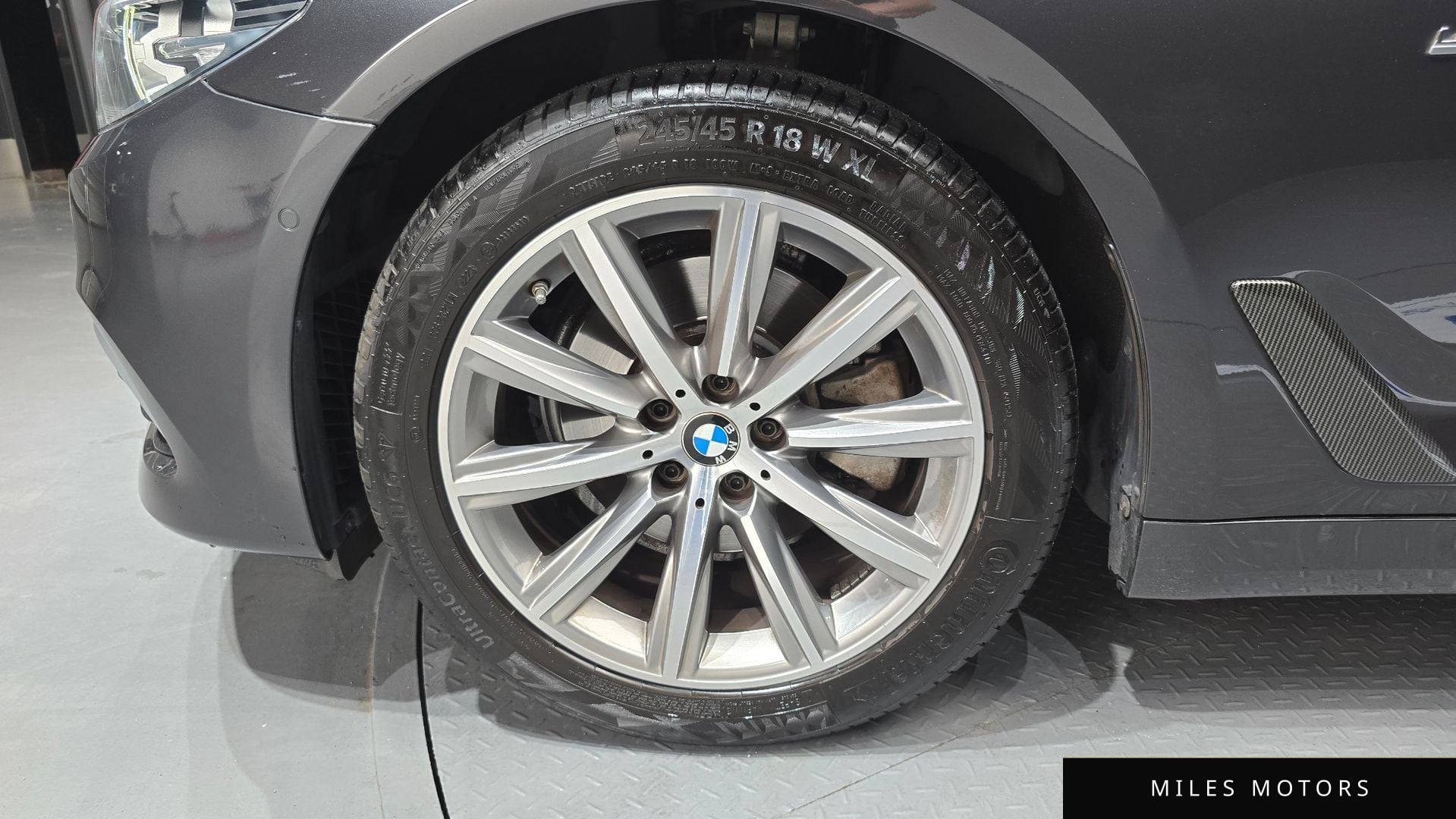 BMW 5 Series (G30) 2018 — миниатюра 5