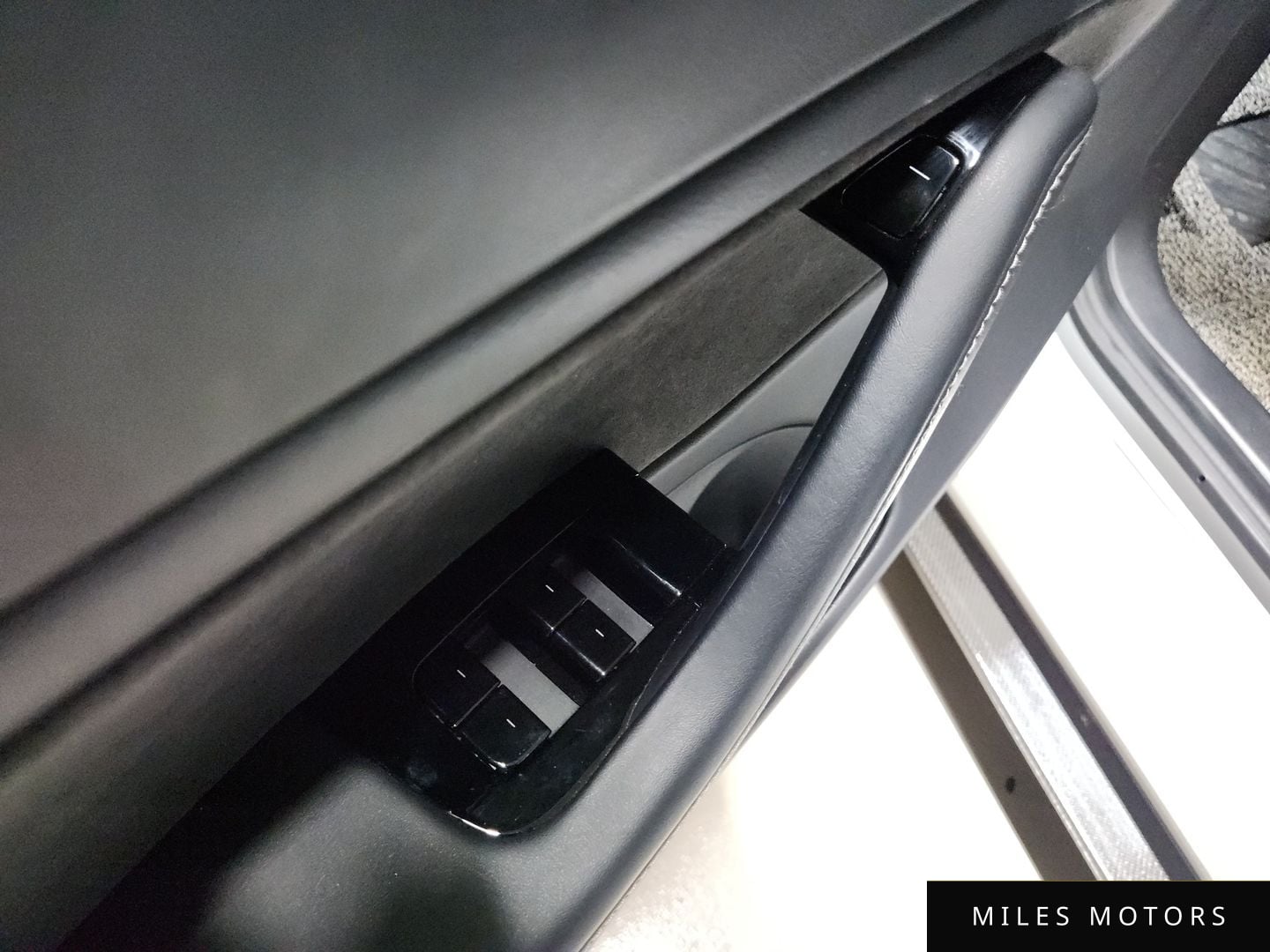 Tesla Model 3 2020 — миниатюра 7
