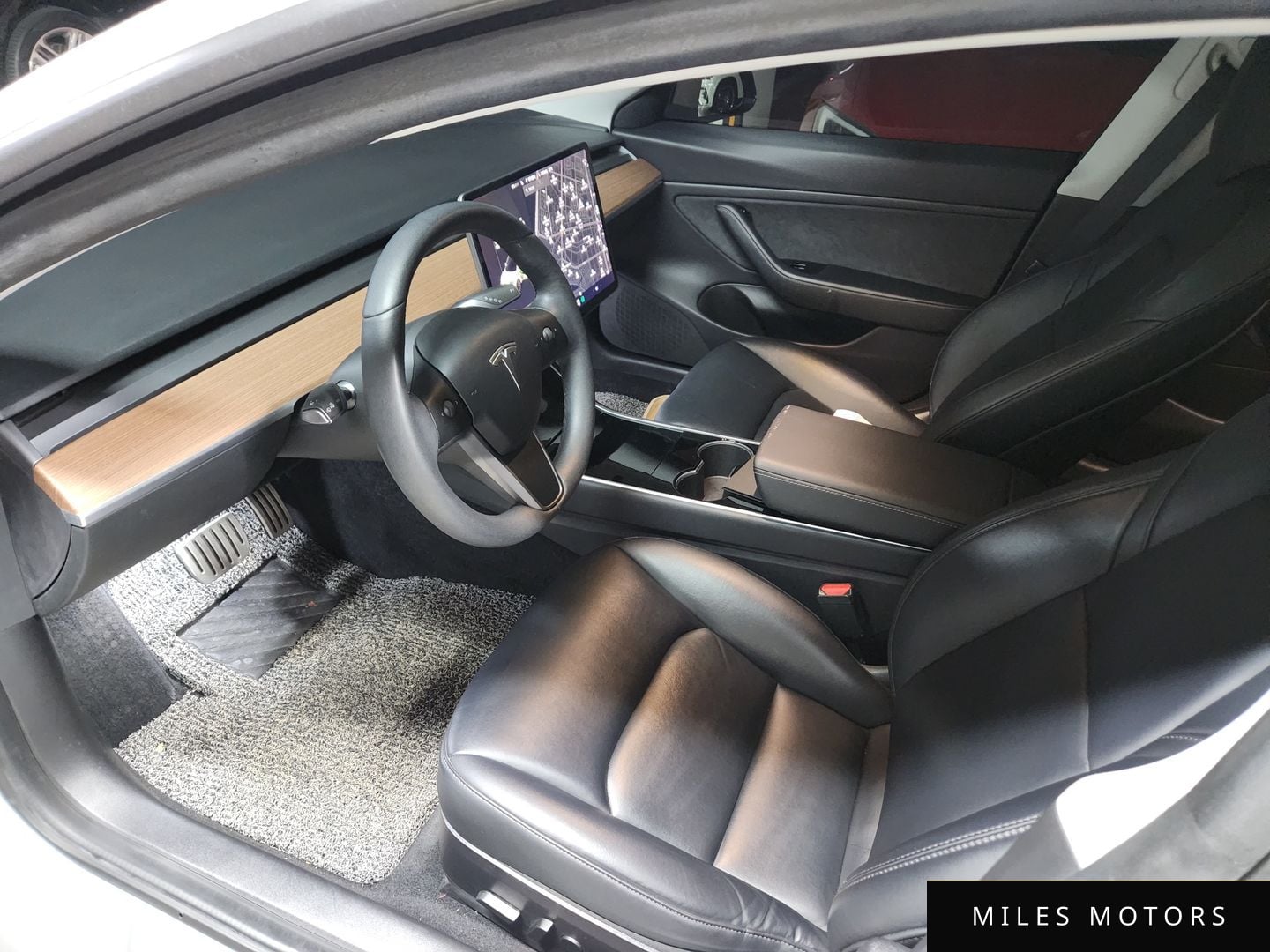 Tesla Model 3 2020 — миниатюра 8
