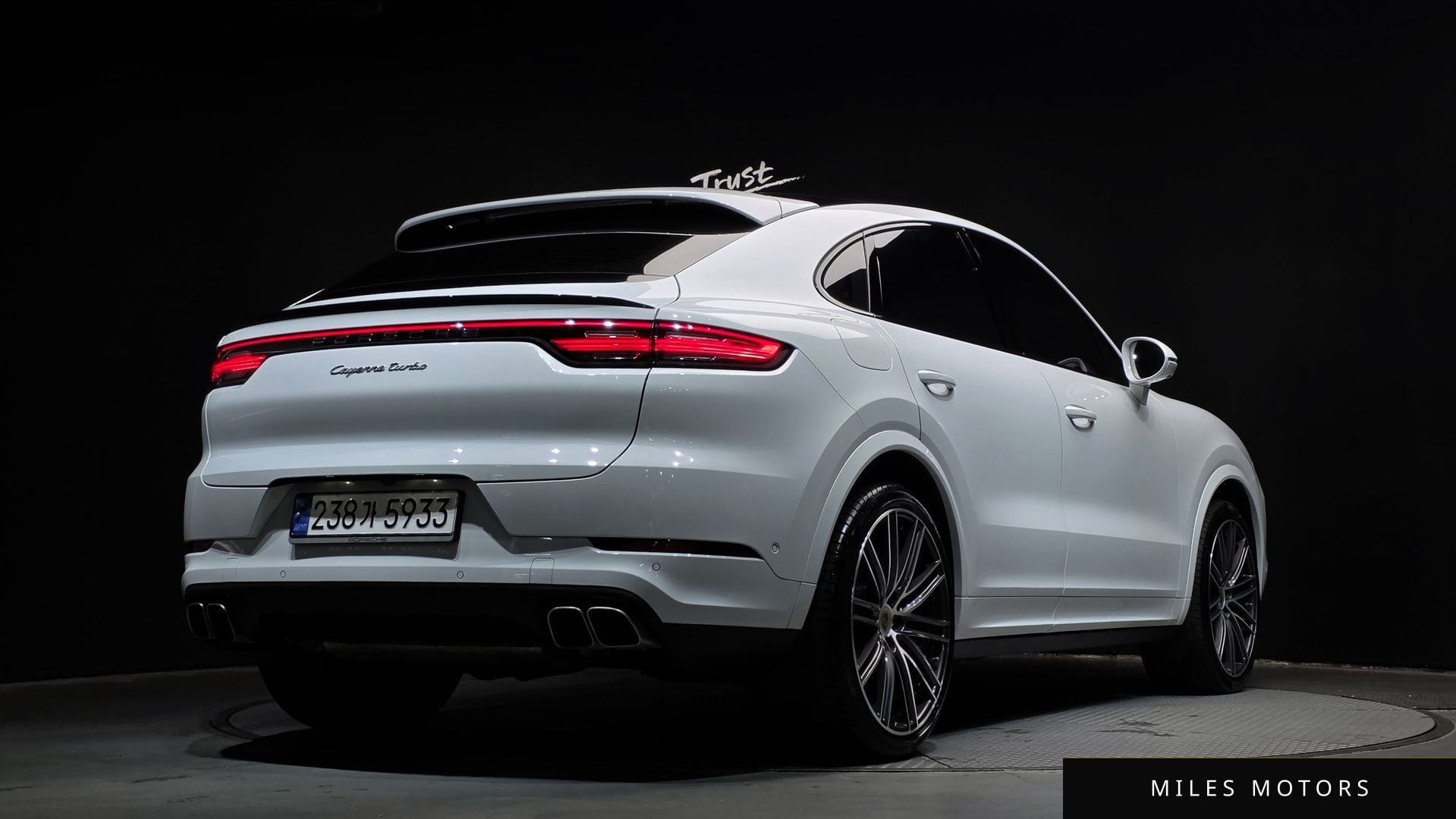 Porsche Cayenne 2023 — миниатюра 2