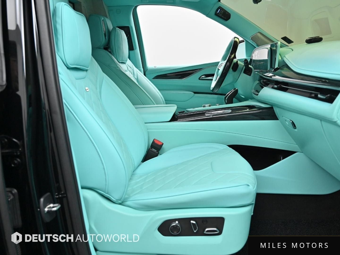 Cadillac Escalade 2023 — миниатюра 10