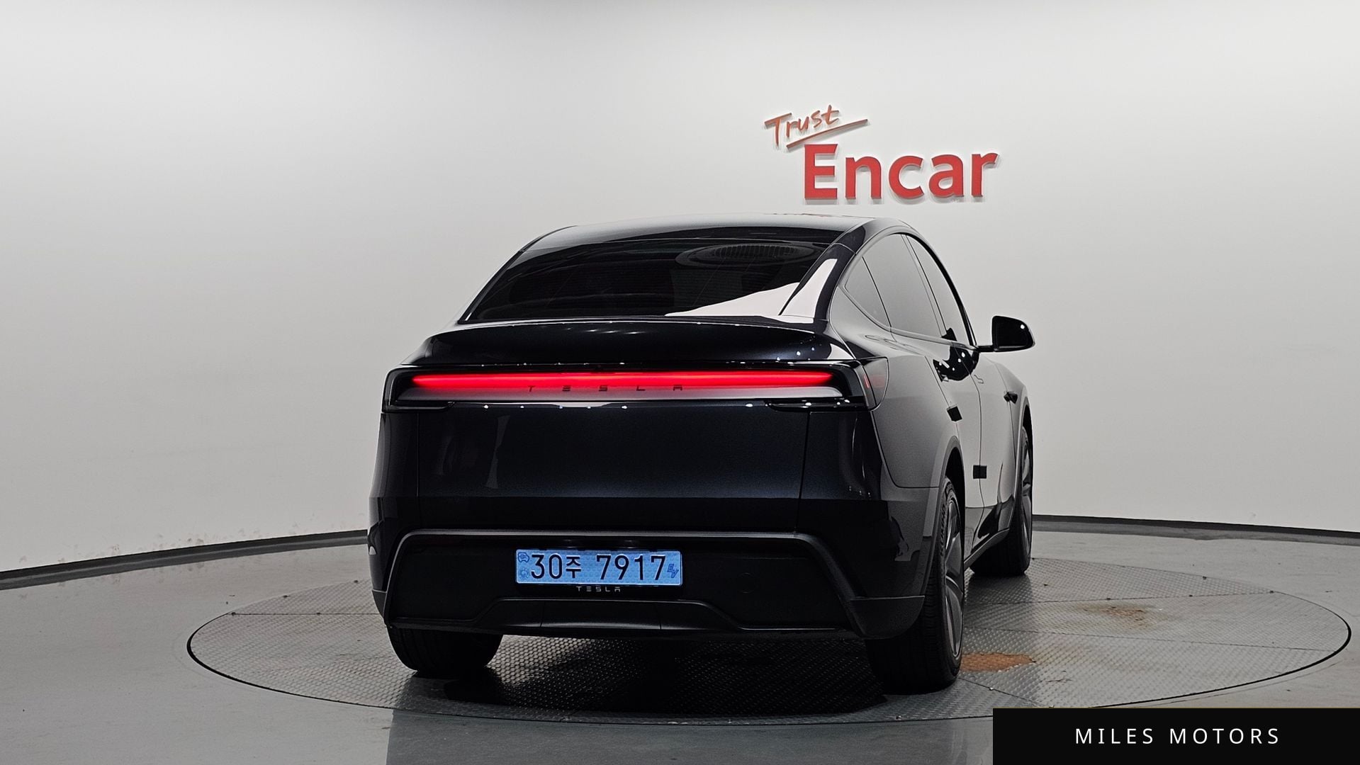 Tesla Model Y 2025 — миниатюра 3