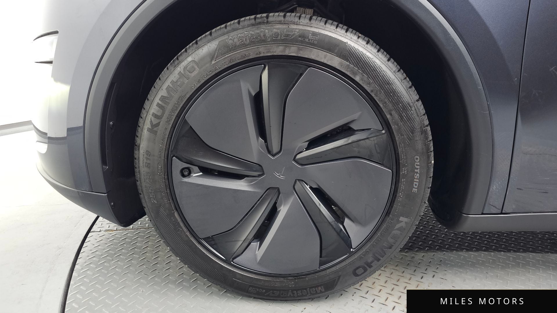 Tesla Model Y 2025 — миниатюра 4