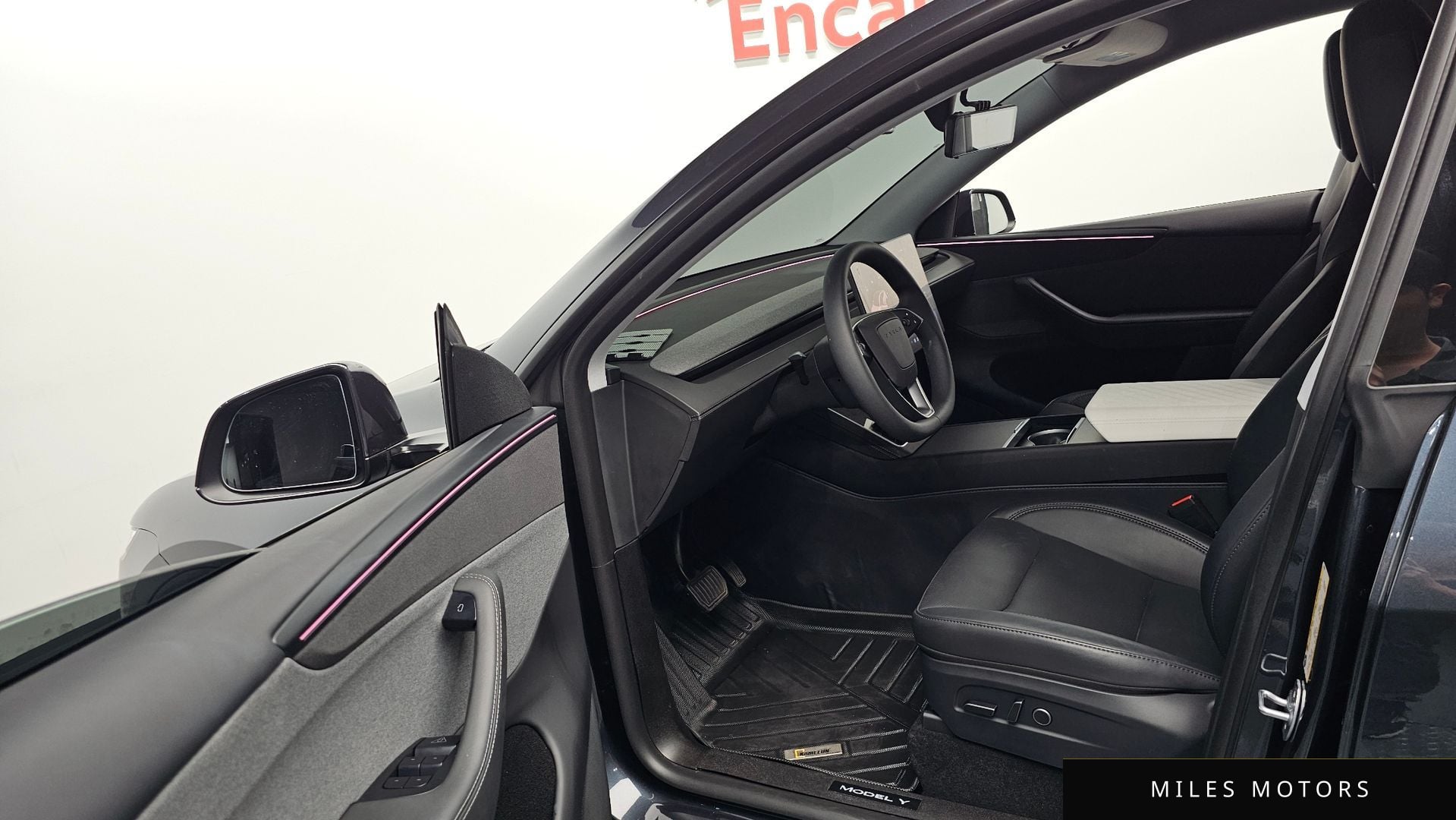 Tesla Model Y 2025 — миниатюра 12