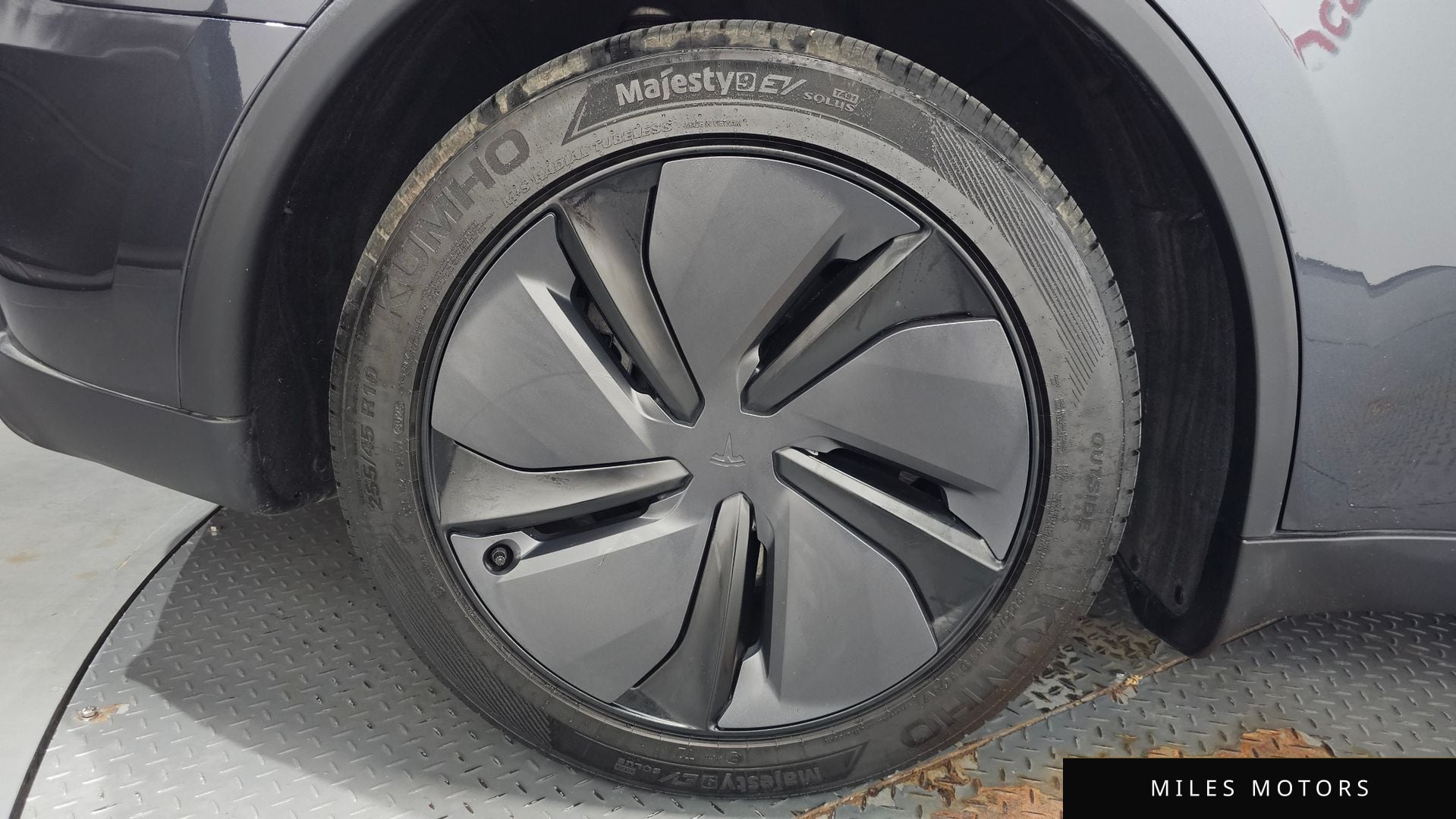 Tesla Model Y 2025 — миниатюра 6