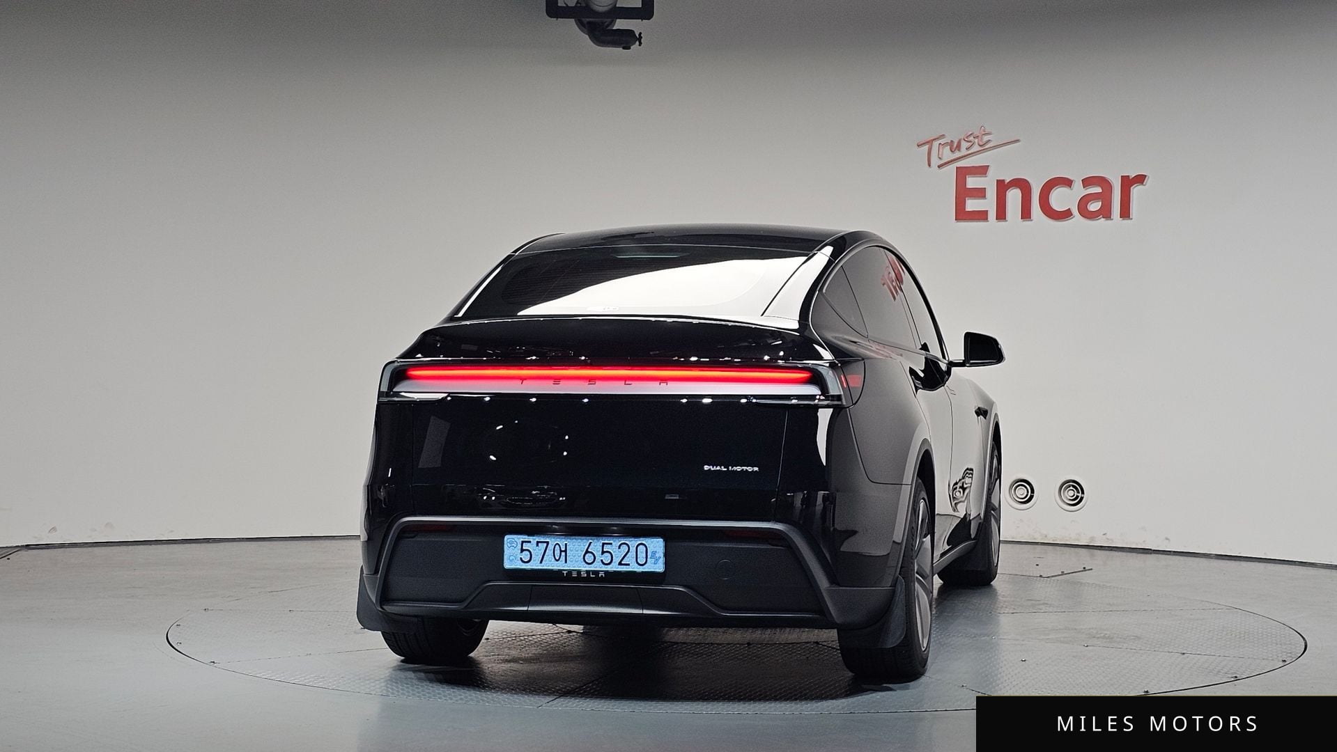 Tesla Model Y 2025 — миниатюра 3