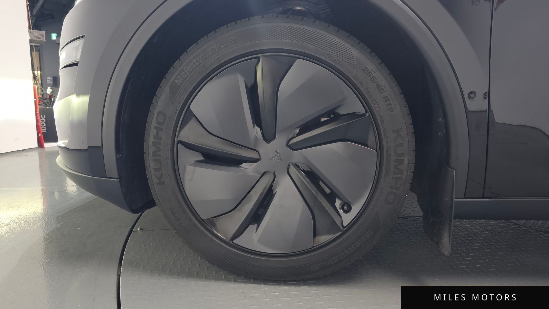 Tesla Model Y 2025 — миниатюра 4