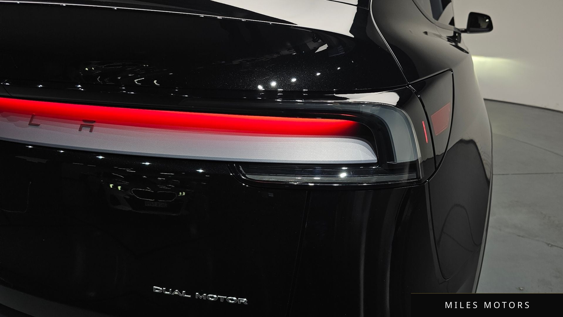 Tesla Model Y 2025 — миниатюра 8