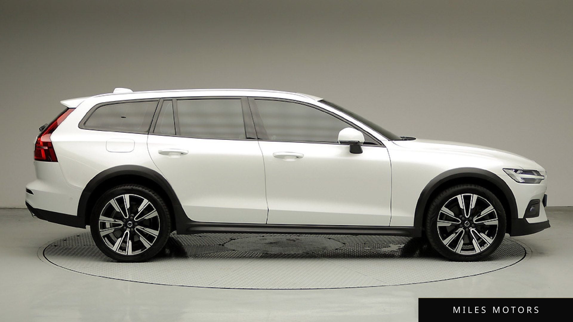 Volvo V60 2022 — миниатюра 2