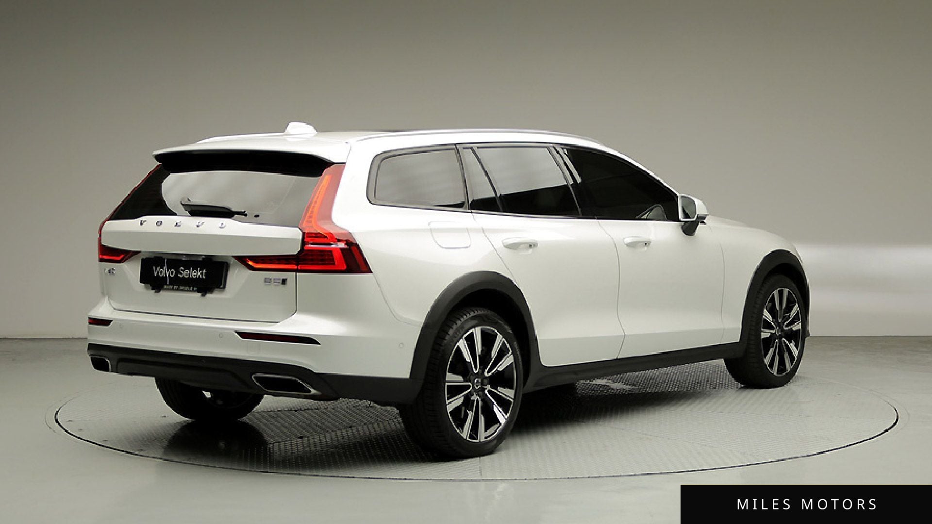 Volvo V60 2022 — миниатюра 4