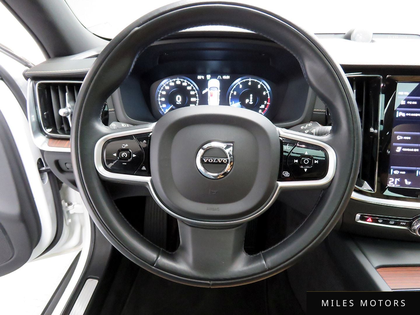 Volvo V60 2022 — миниатюра 9