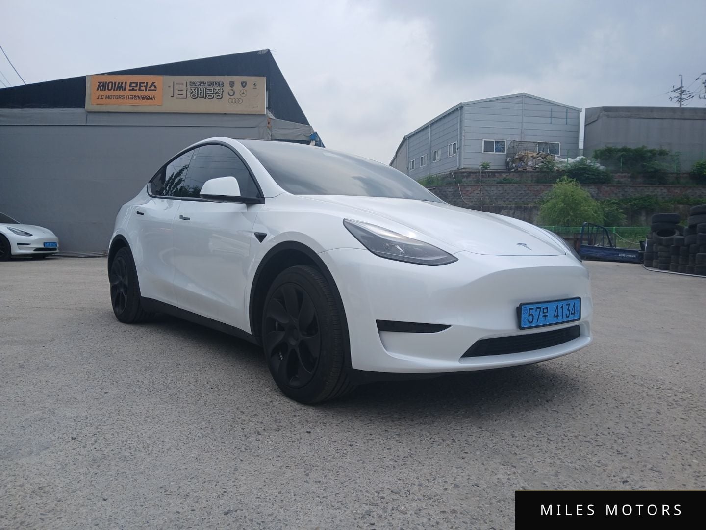 Tesla Model Y 2024 — миниатюра 2