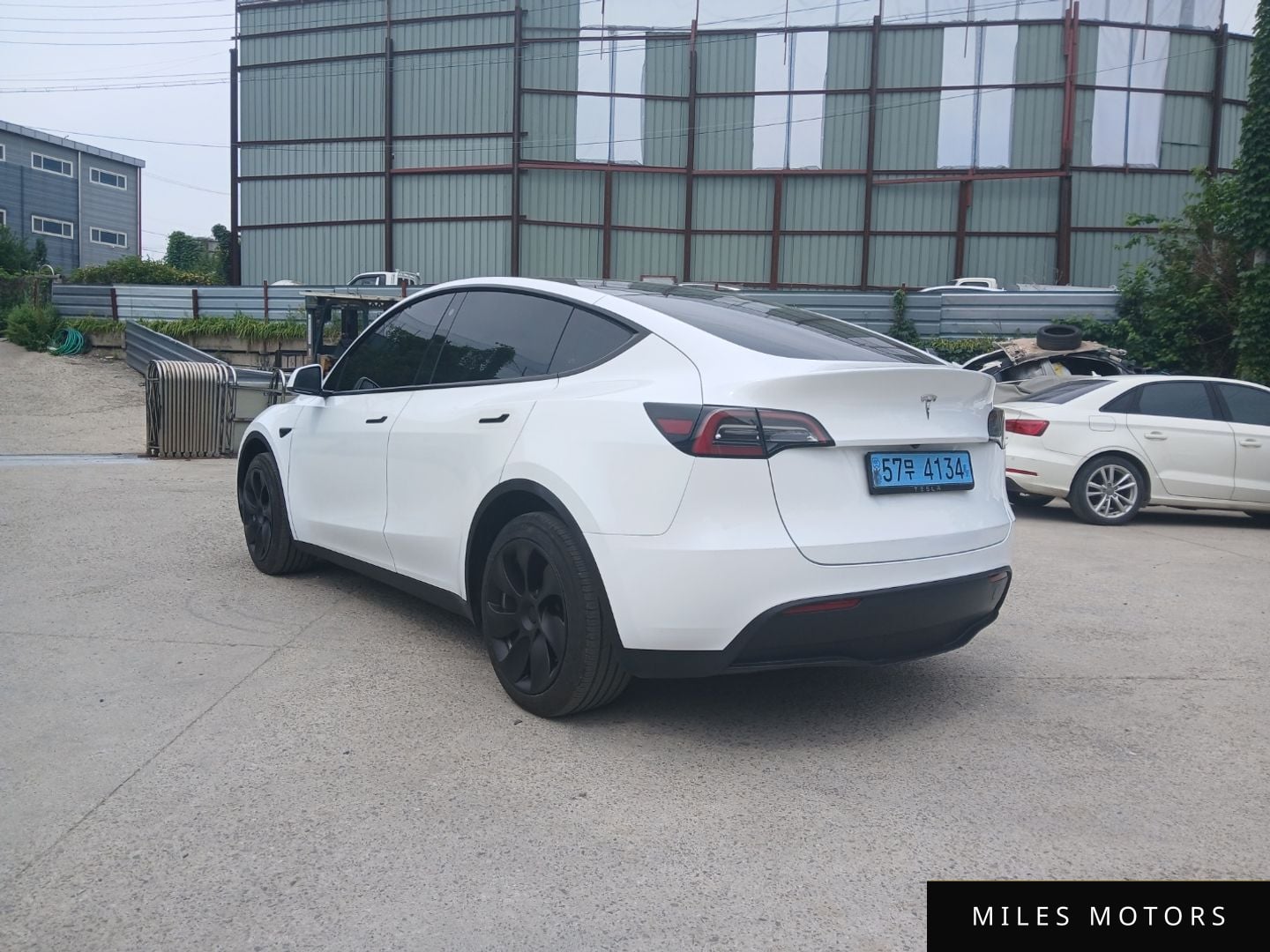 Tesla Model Y 2024 — миниатюра 3