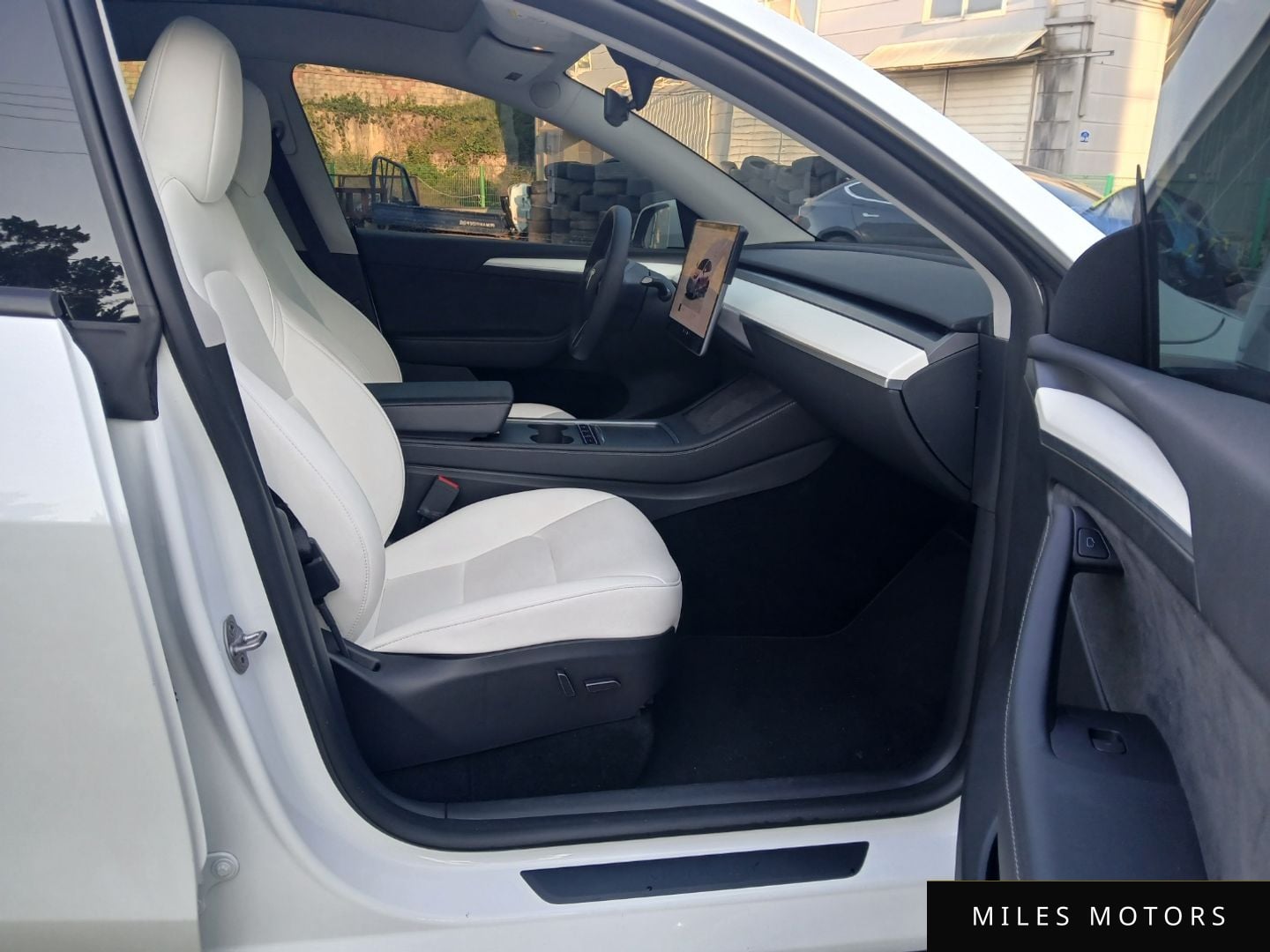 Tesla Model Y 2024 — миниатюра 9