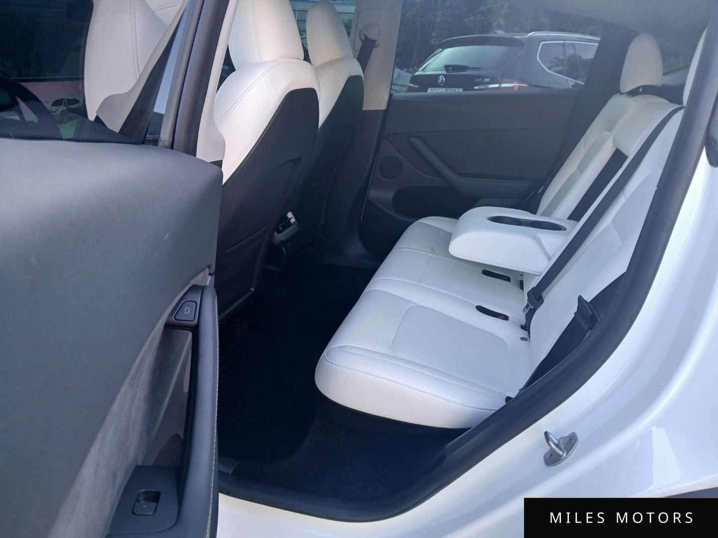 Tesla Model Y 2024 — миниатюра 10