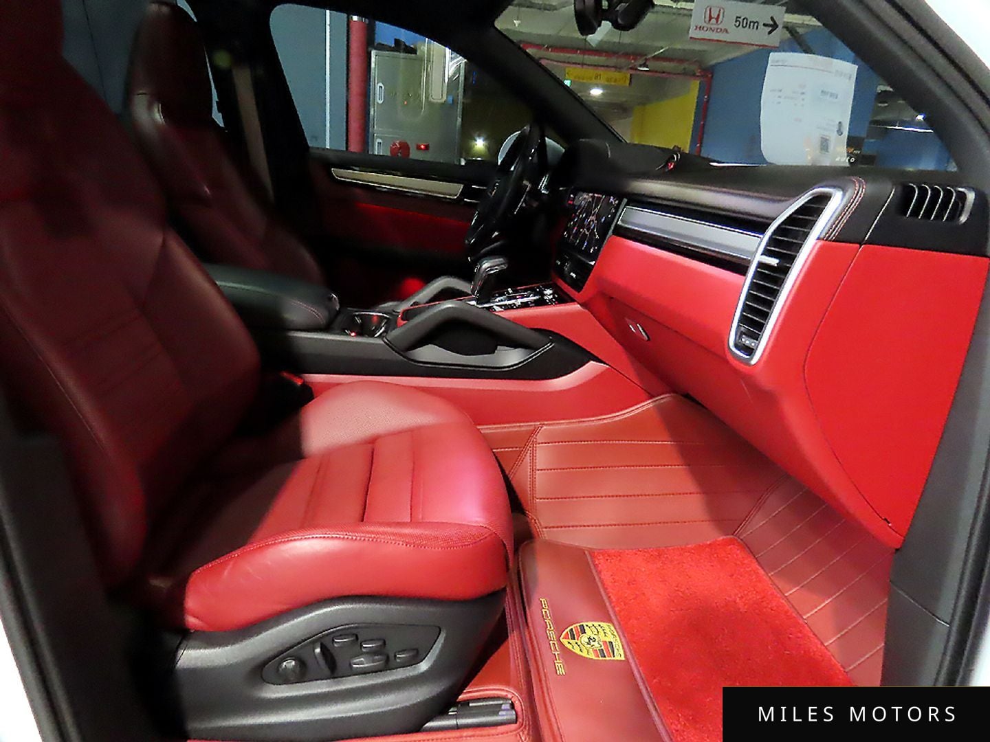 Porsche Cayenne 2023 — миниатюра 10