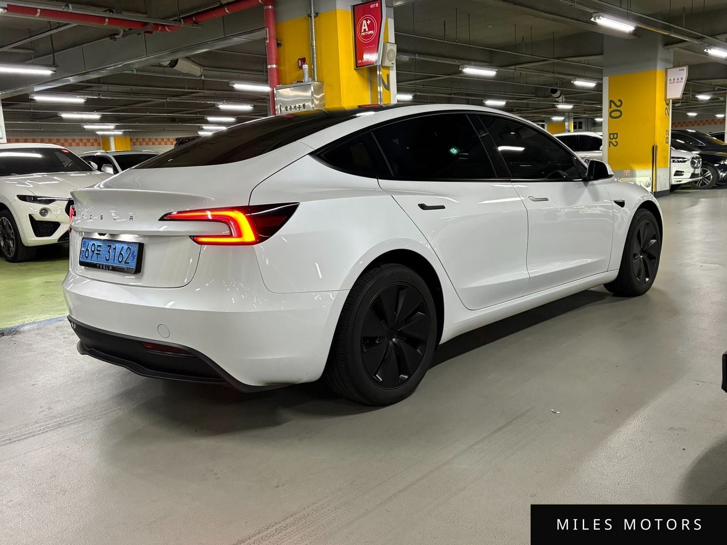 Tesla Model 3 2024 — миниатюра 2