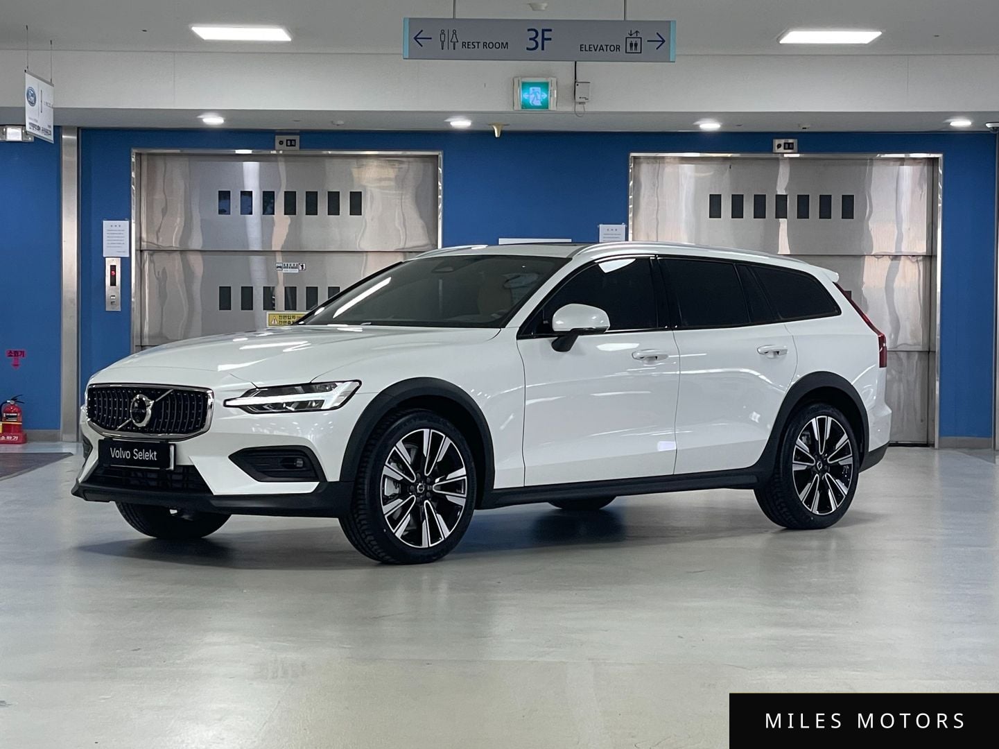 Volvo V60 2026 — фото 1 из 12