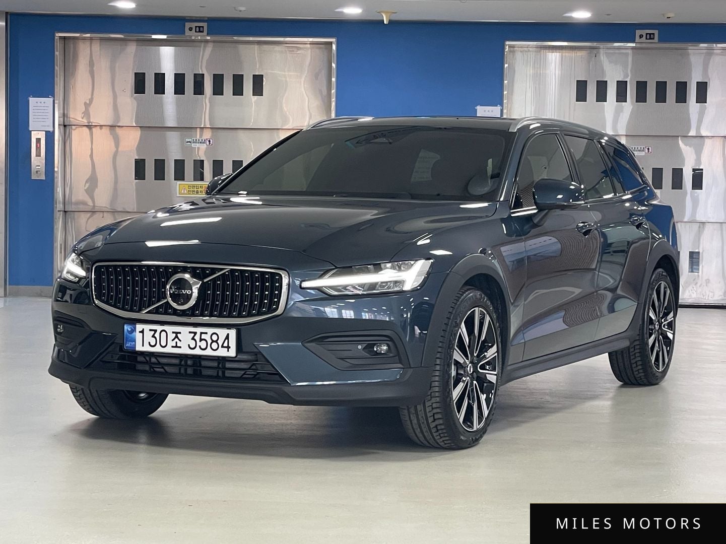 Volvo V60 2024 — фото 1 из 12