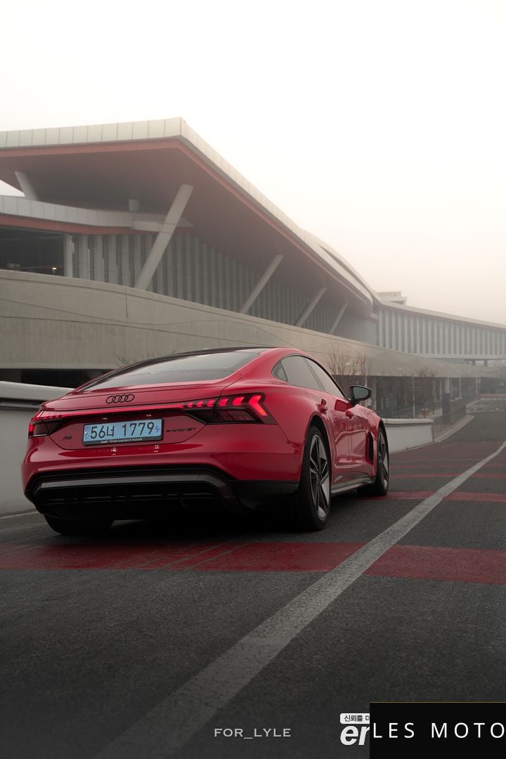 Audi RS e-tron GT 2022 — миниатюра 2